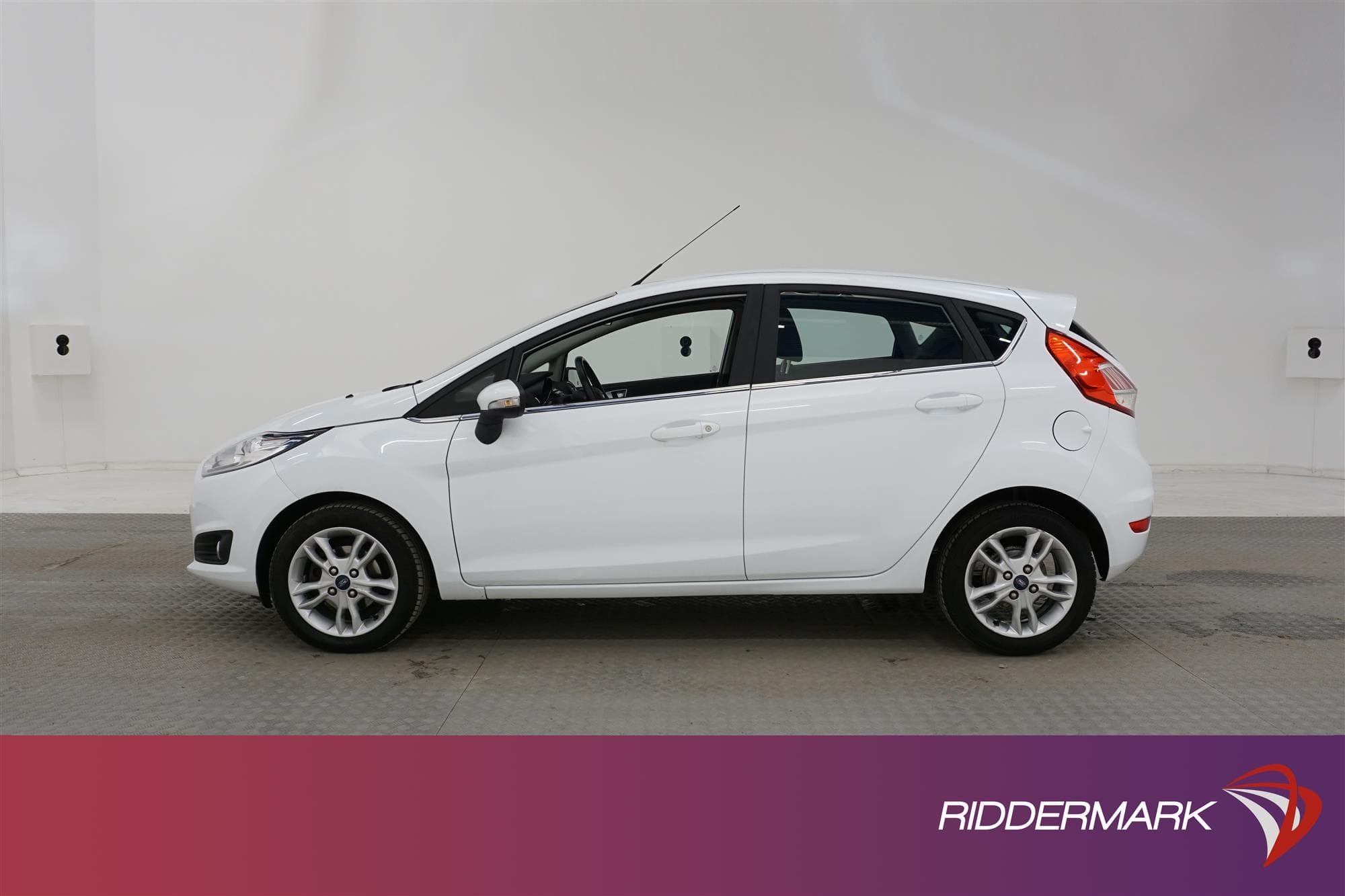 Ford Fiesta 1.0 100hk  Handsfree Isofix Låg skatt 