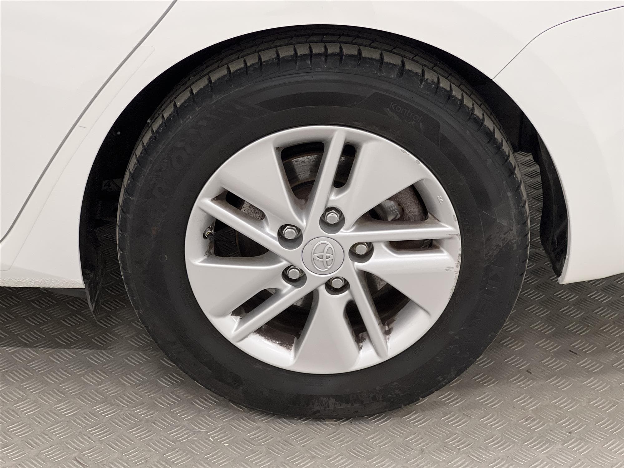 Toyota Auris Hybrid e-CVT 136hk B-Kam 0,37L/mil
