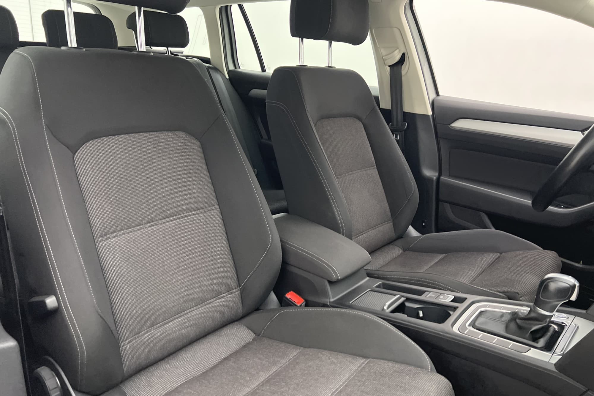 Volkswagen Passat 2.0 TDI 150hk Värmare Drag CarPlay