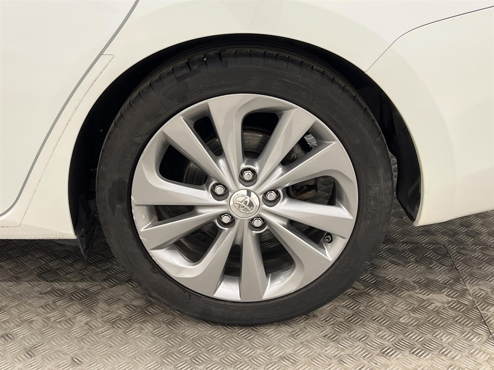 Toyota Auris Hybrid e-CVT 136hk Panorama B-Kam Dragkrok