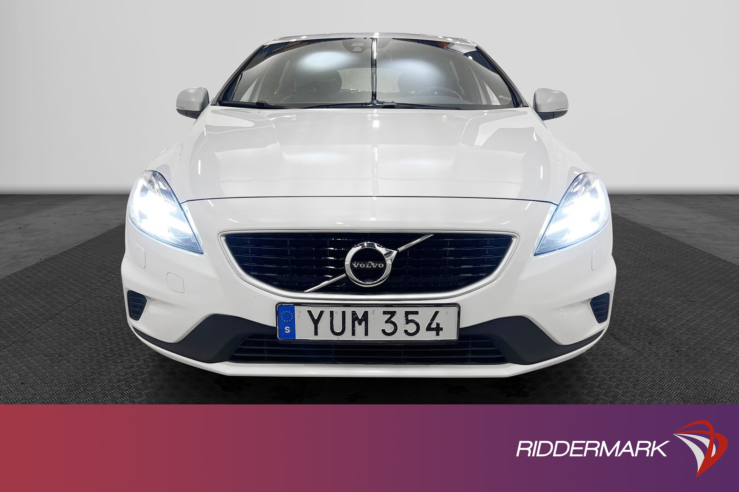 Volvo V40 T4 190hk R Design H/K Skinn Navi B-Kam 0,46L/mil