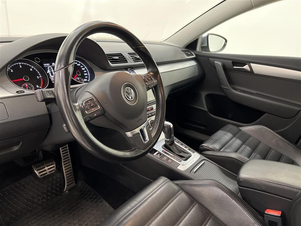 Volkswagen Passat Alltrack TDI 4M 177hk Värmare Kamera Draginteriör