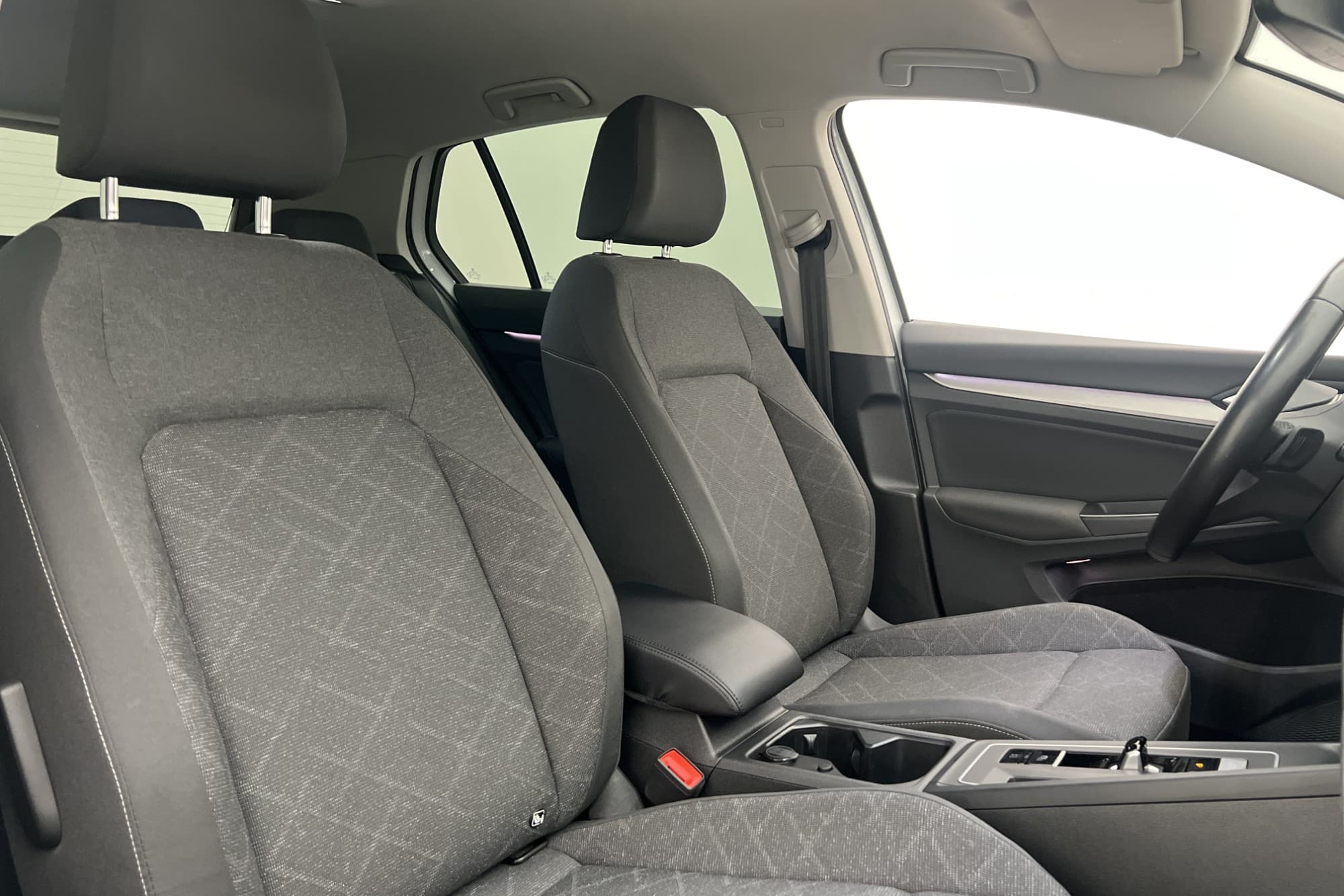 Volkswagen Golf 1.5 eTSI 150hk Värmare Sensorer Navi CarPlay