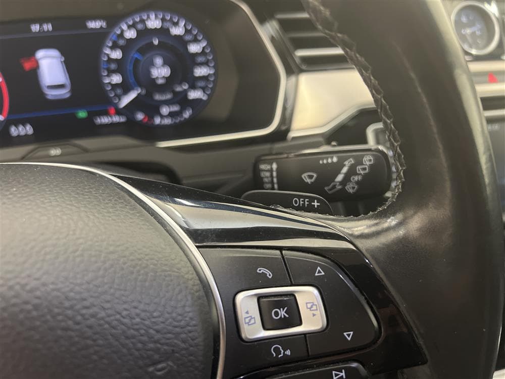 Volkswagen Passat 2.0 TDI 4M R-line Cockpit D-värm B-kamerainteriör