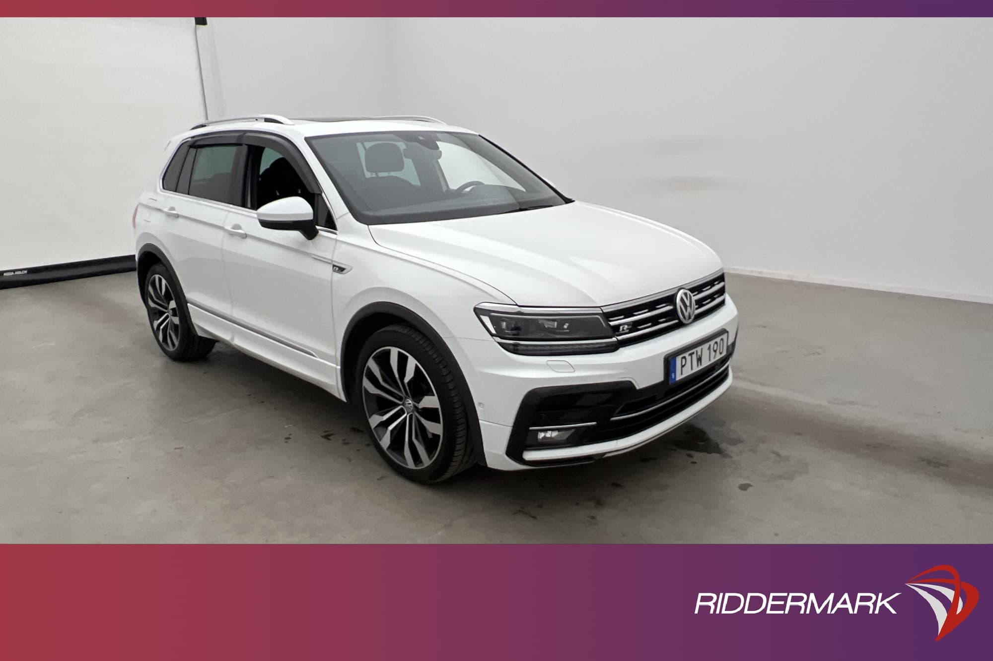 Volkswagen Tiguan  4M R Line Pano Dynaudio Värmare Cockpit