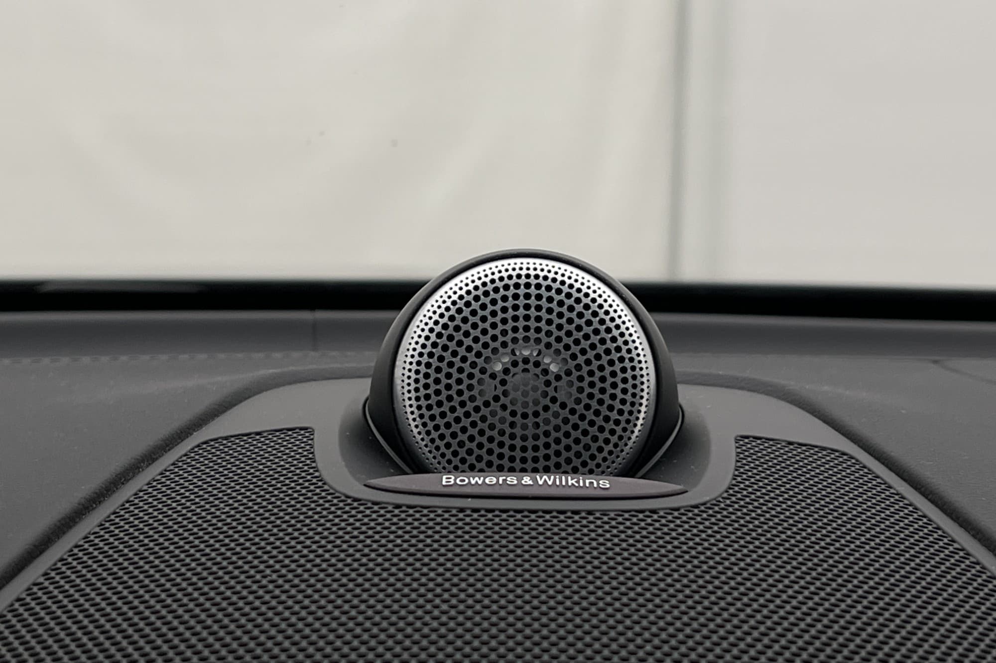 Volvo XC60 Recharge T8 AWD R Design B&W Pano HUD Luft Drag