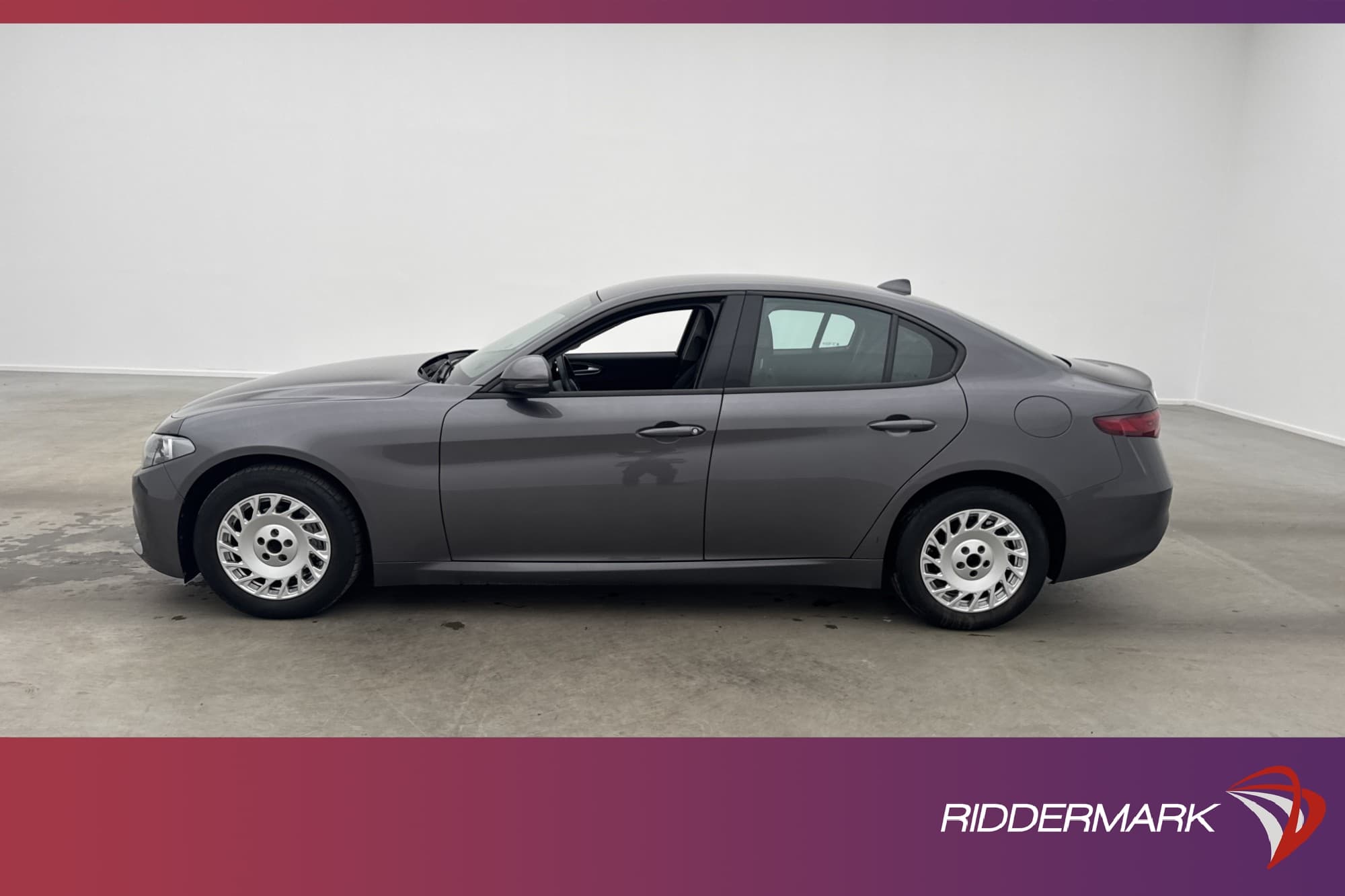Alfa Romeo Giulia 2.2 JTD 180hk Navi Kamera Drag Sensorer