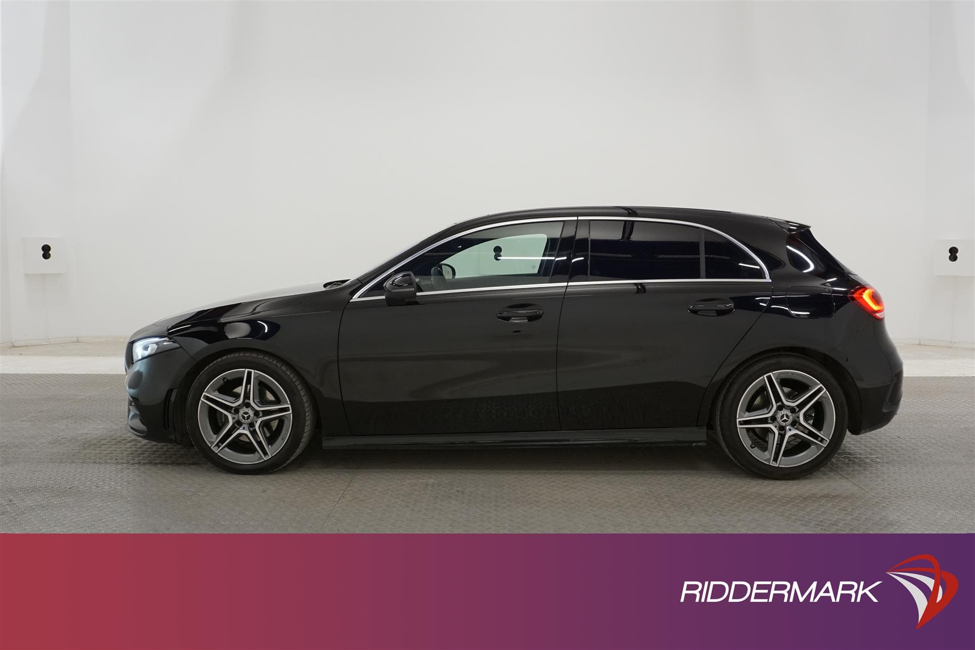 Mercedes-Benz A 200 7G-DCT 163hk AMG Sport B-Kam Pano 
