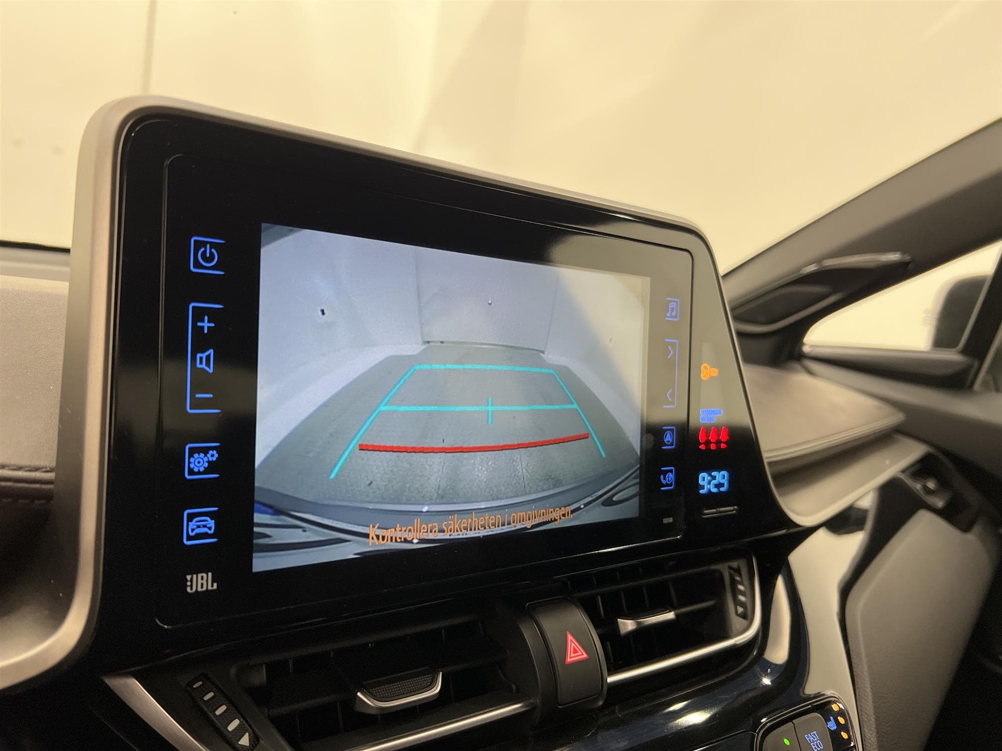 Toyota C-HR Hybrid 122hk JBL Navigator B-Kamera 0,39L/mil