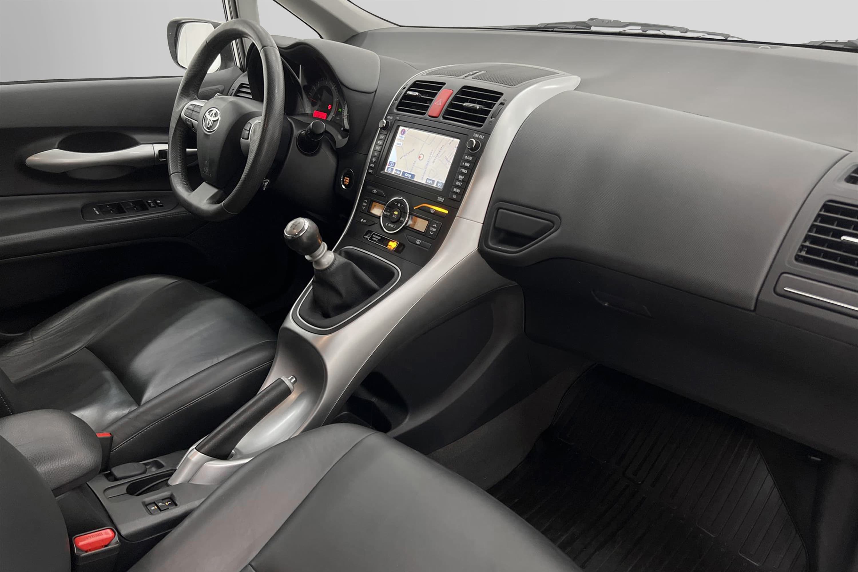 Toyota Auris  2.2 D-CAT 177hk 1 Bruk Navi Drag BKamera Skinn
