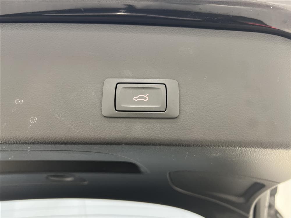 Audi A6 2.0 TDI Avant 190hk D-Värmare Navi Drag 0,44L/Minteriör