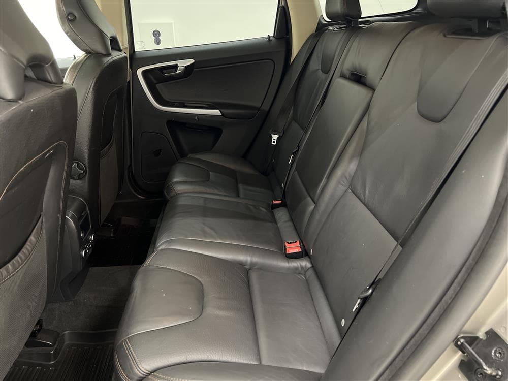 Volvo XC60 D3 AWD Summum VOC Värmare Pano Drag HELG KAMPANJinteriör