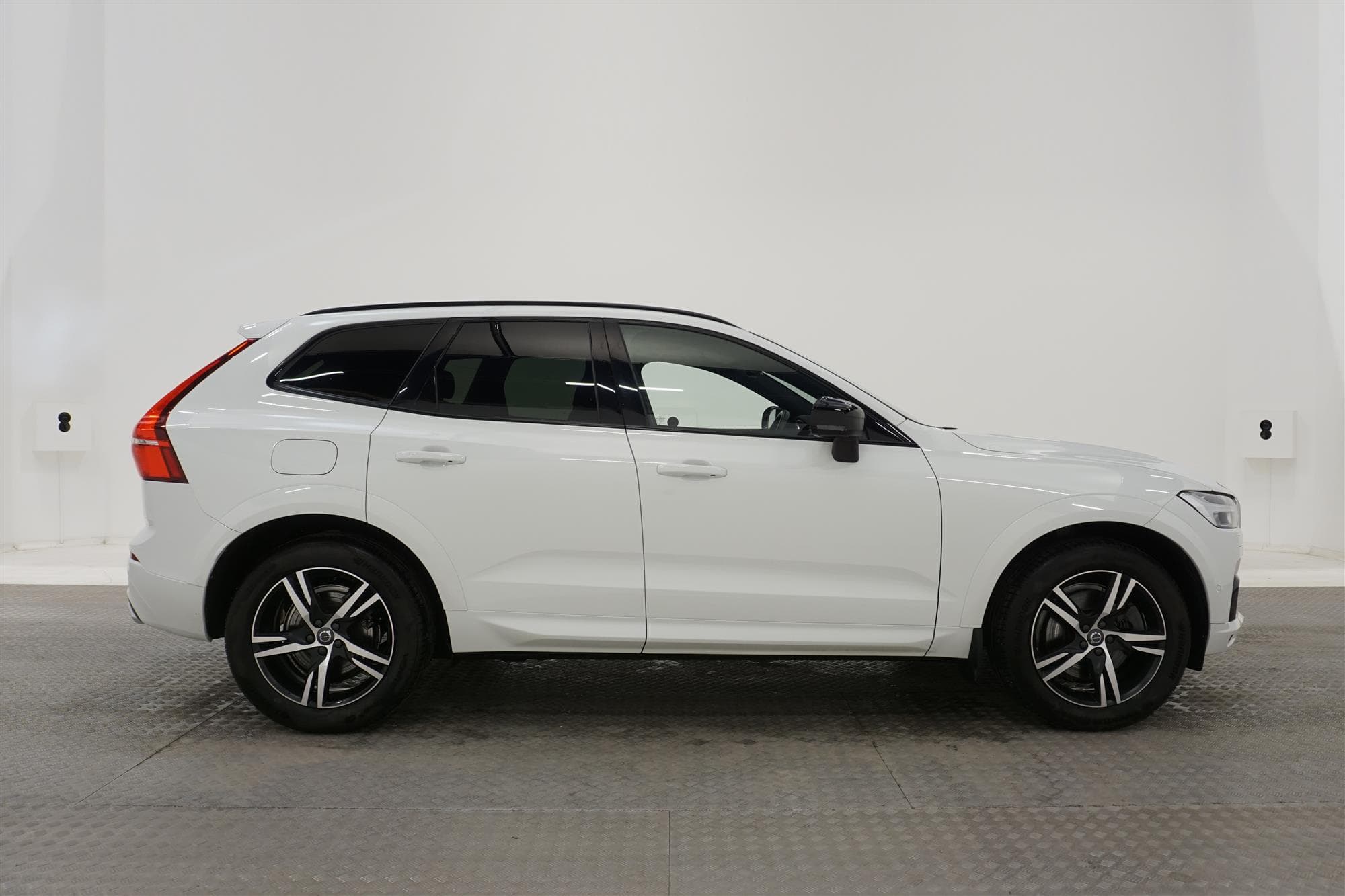 Volvo XC60 T5 250hk AWD R-Design P-Värm Navi B-Kam VoC H/Kexteriör