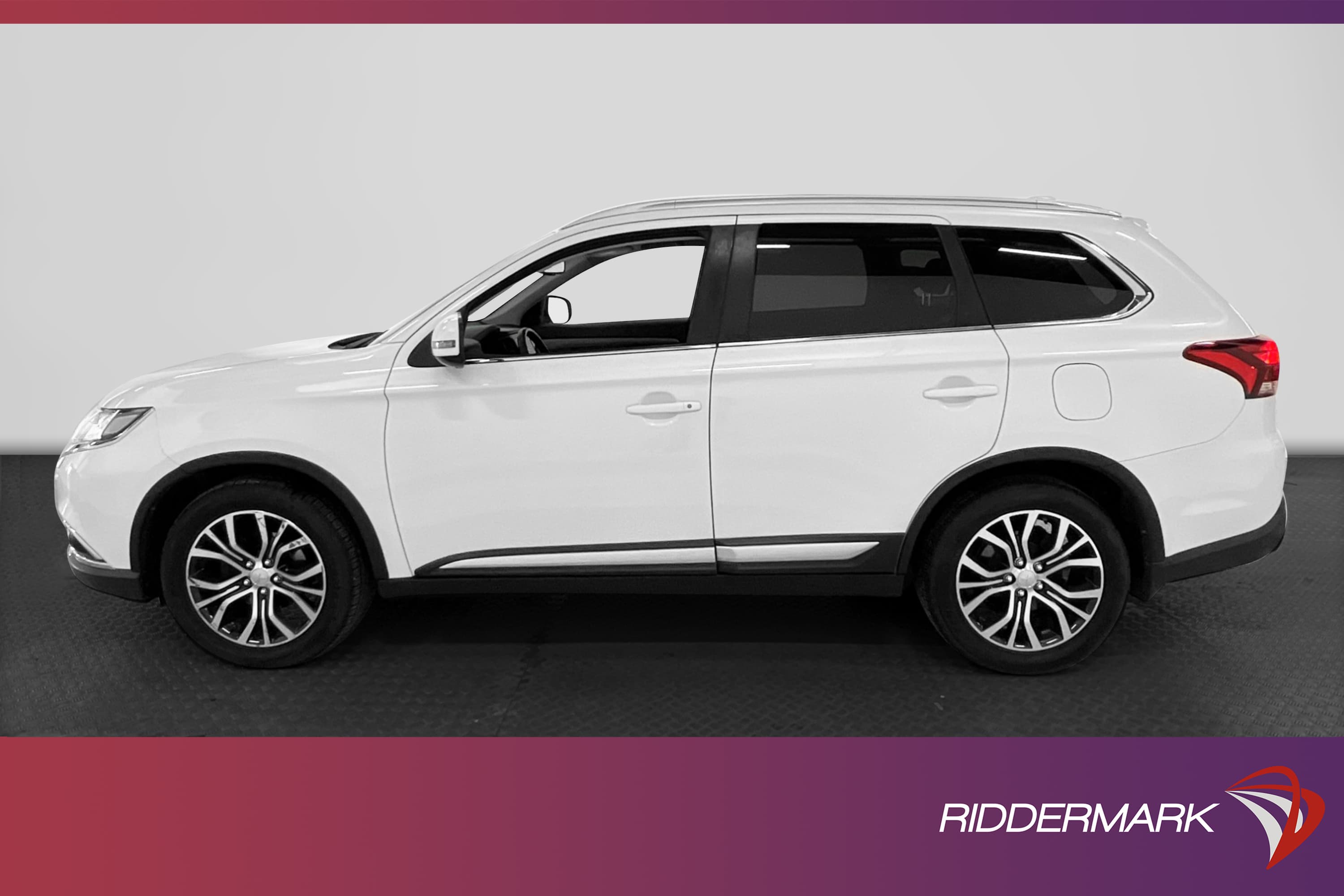 Mitsubishi Outlander 2.0 150hk  7-Sits Backamera Låga Mil