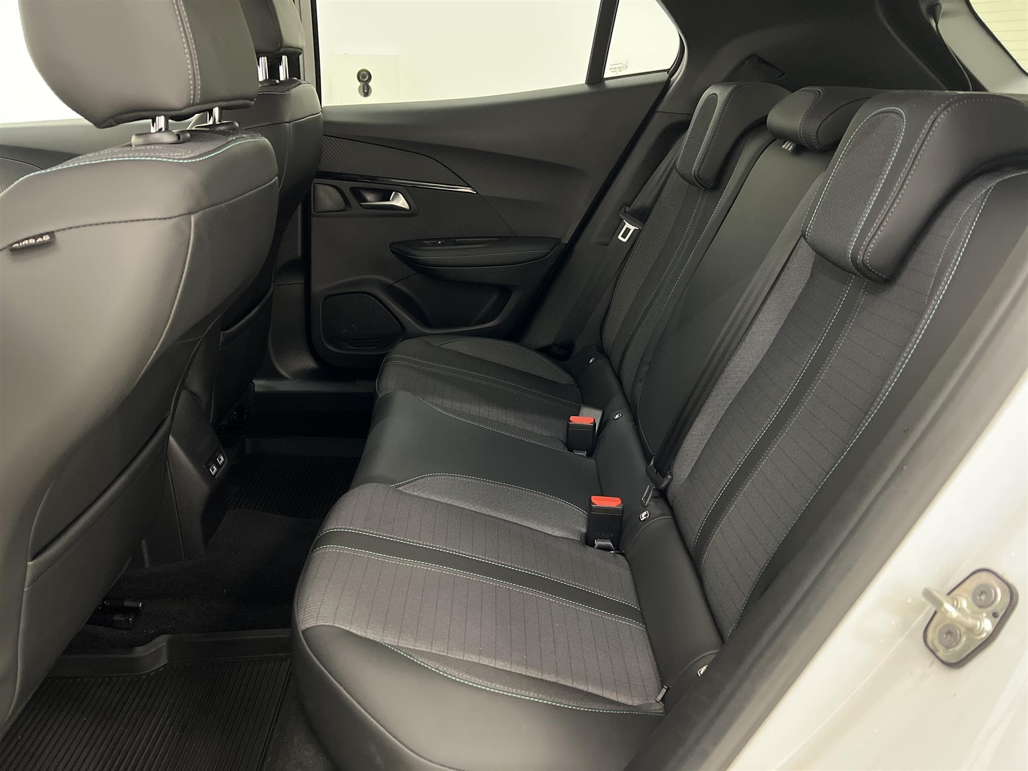 Peugeot 2008 1.2 PureTech 130hk Allure Drive Mode B-Kam Drag