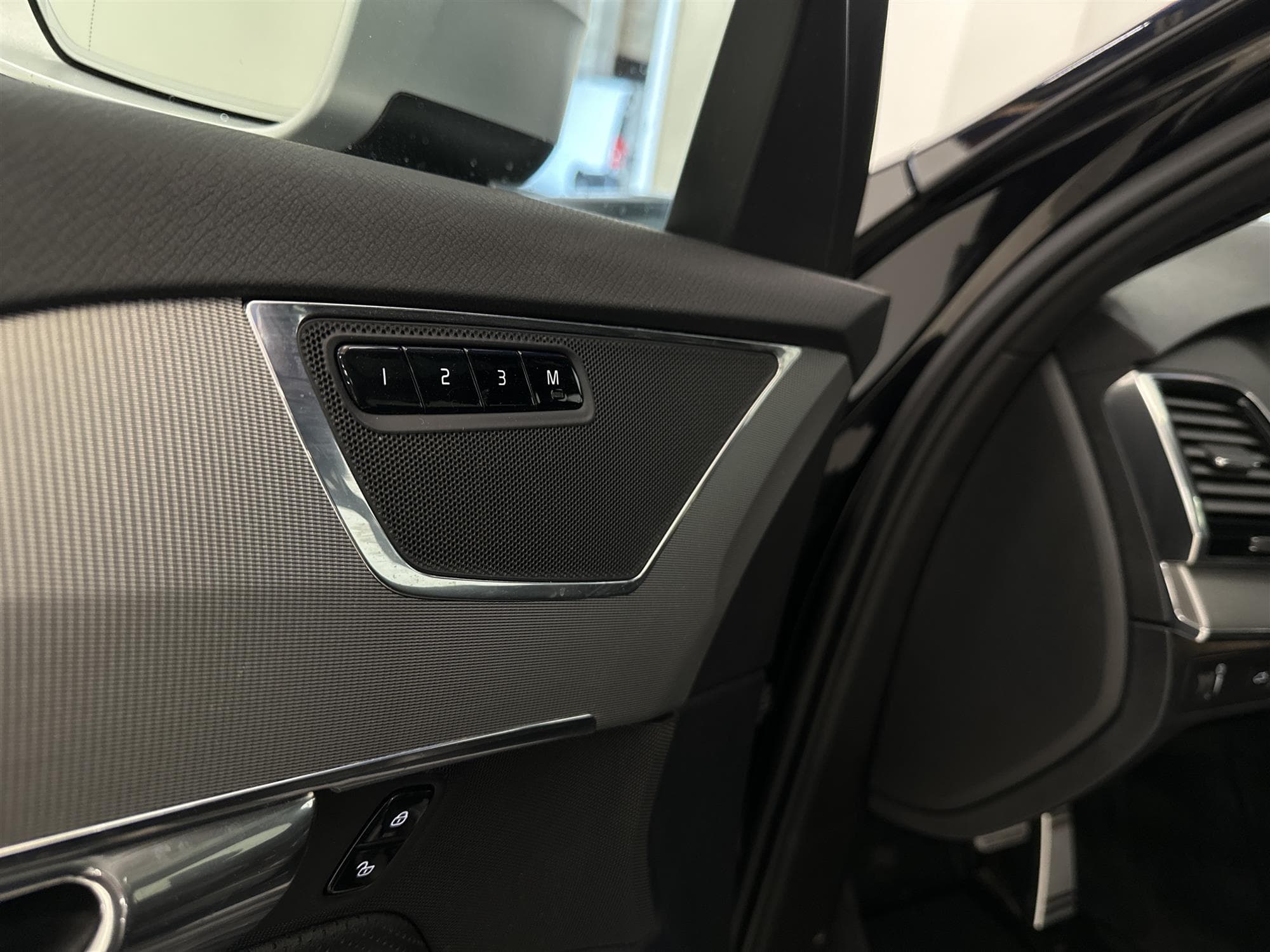 Volvo XC90 D5 AWD 235hk R Design Voc D-Värm Pano HUD 7 Sits