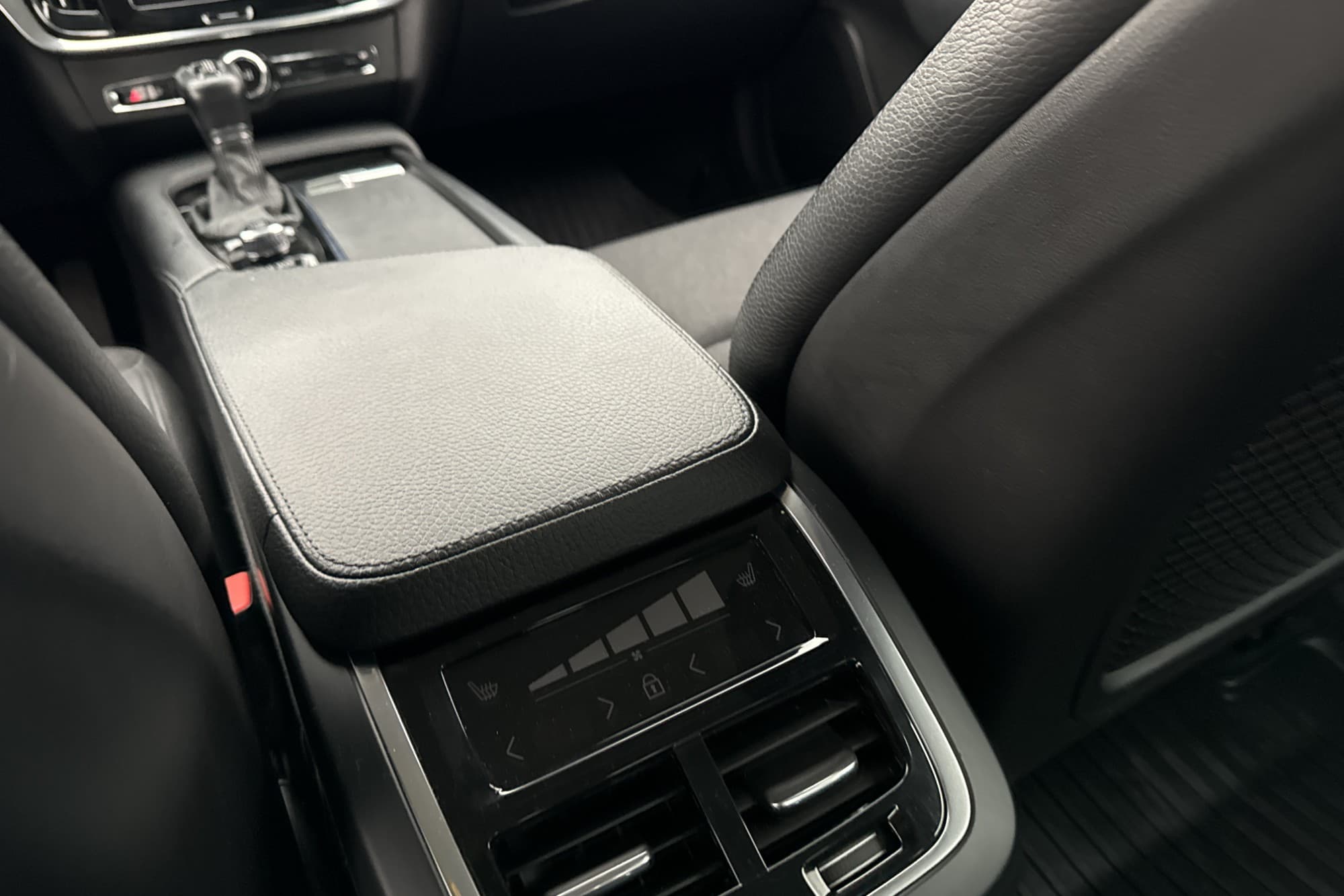 Volvo S90 D4 AWD 190hk Plus VOC Värmare Navi Keyless Drag