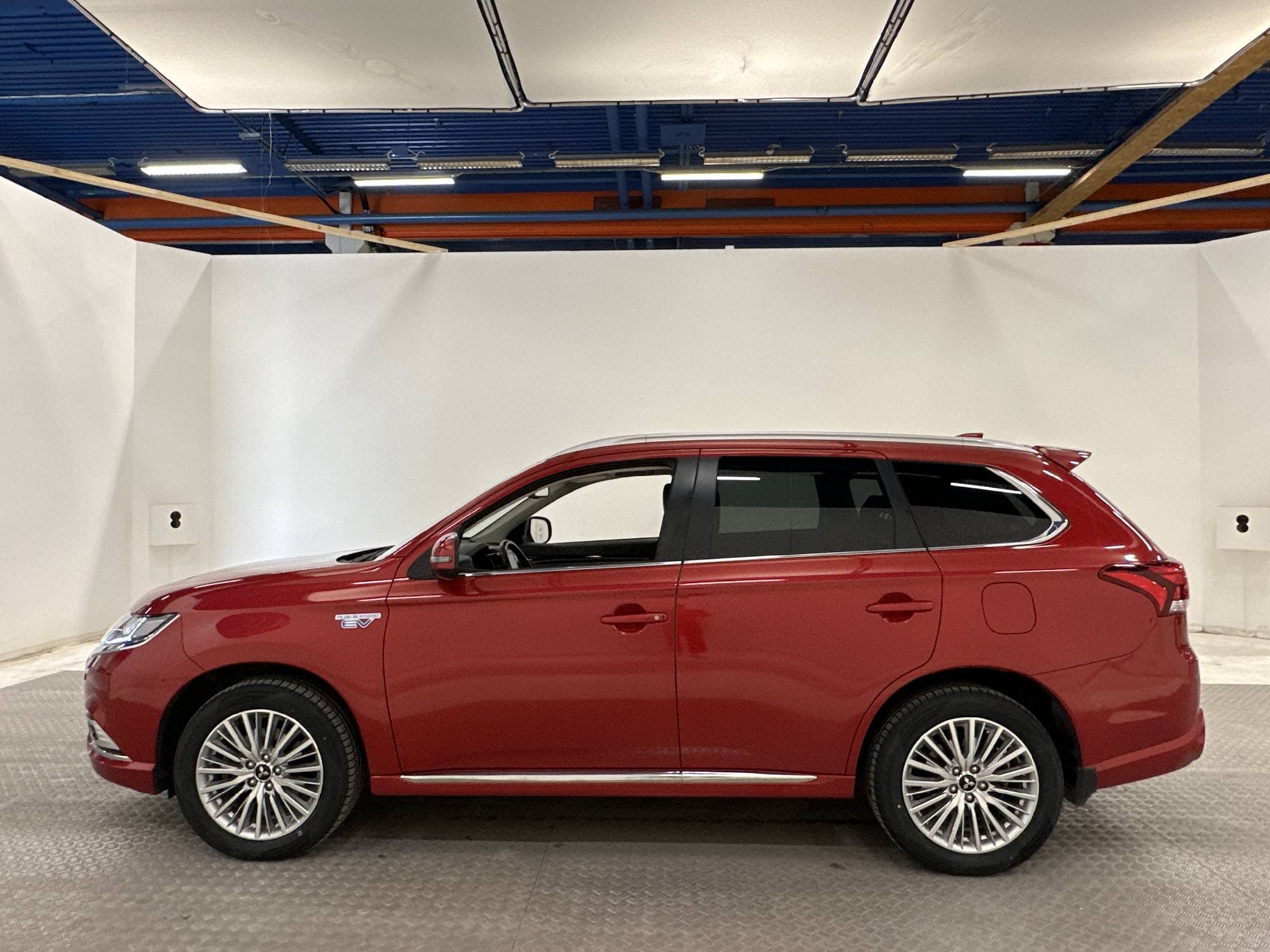 Mitsubishi Outlander P-HEV 4WD Kamera Drag Keyless MOMS