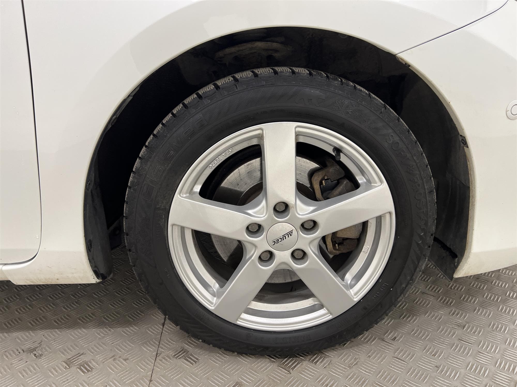 Toyota  Auris Hybrid e-CVT 136hk  M-Värm Pano Navi B-Kamera