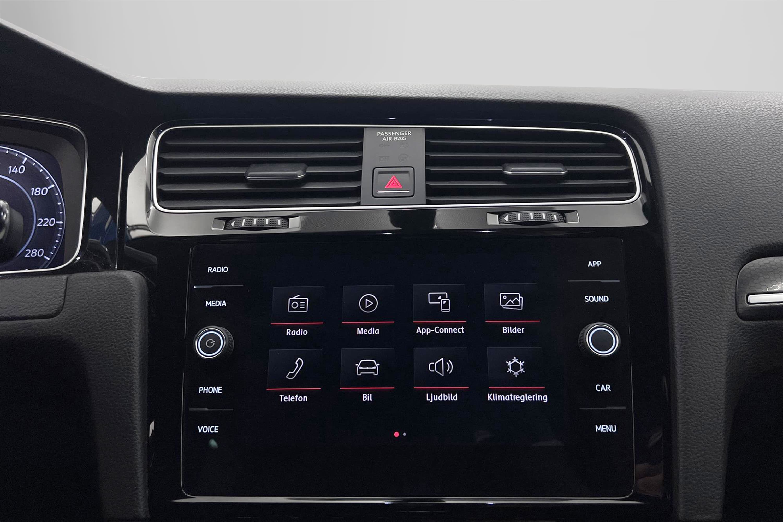 Volkswagen Golf GTI Performance DSG 245hk Kamera Active info