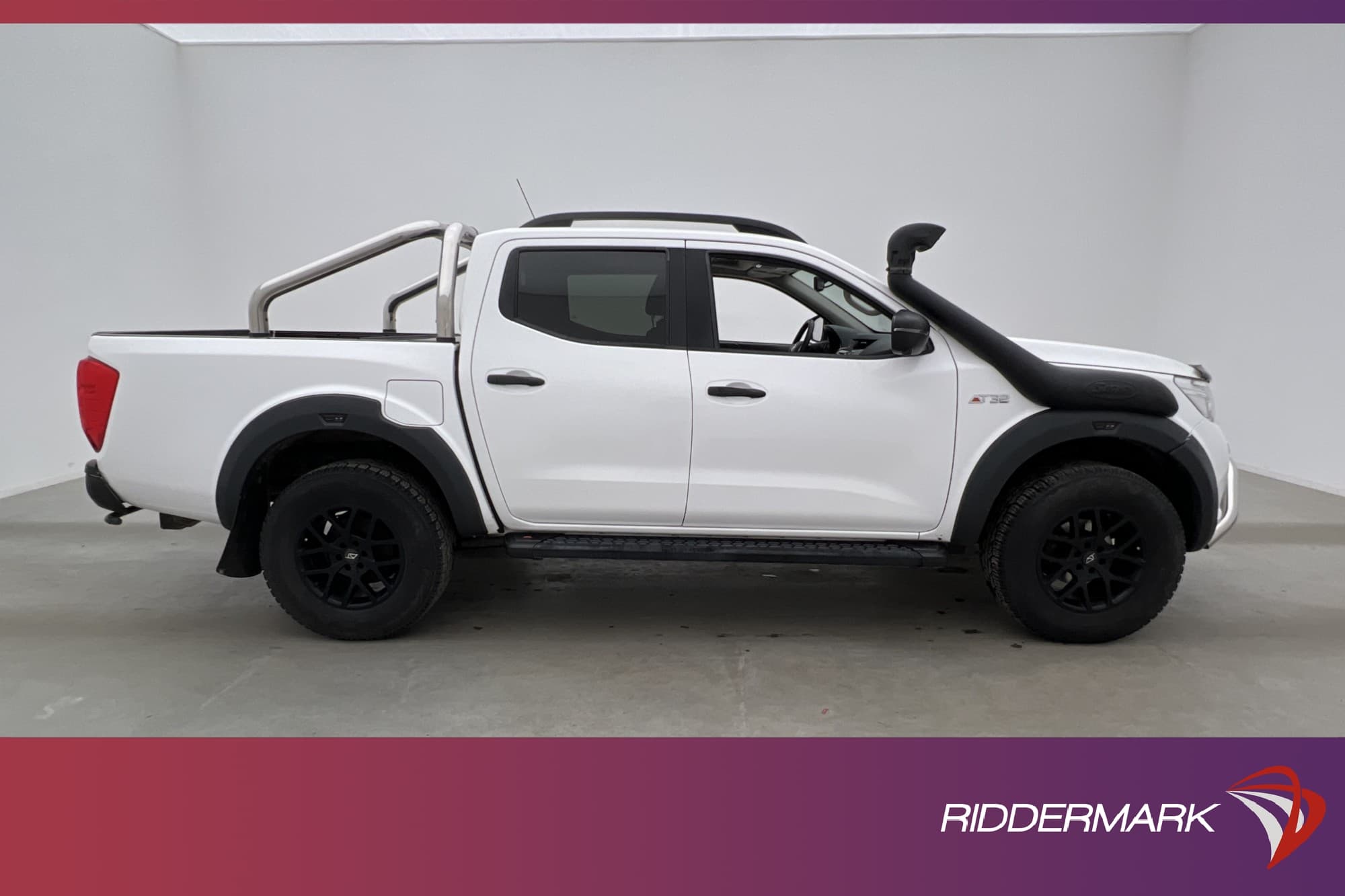 Nissan Navara AT32 OFF-ROADER 4WD Värmare Drag Diff Moms