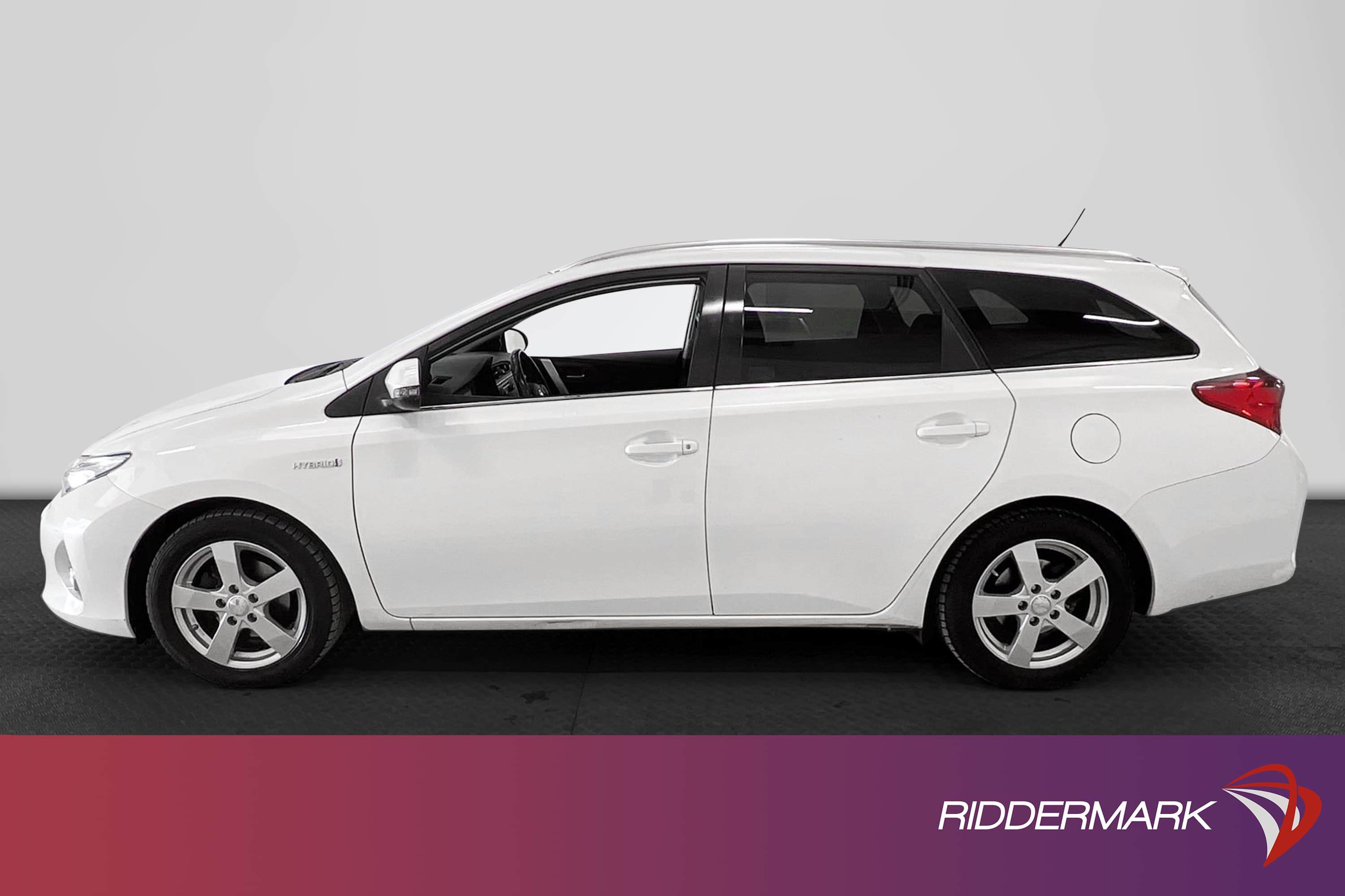 Toyota Auris Hybrid e-CVT 136hk B-Kam 360kr Skatt 0,39L/mil 