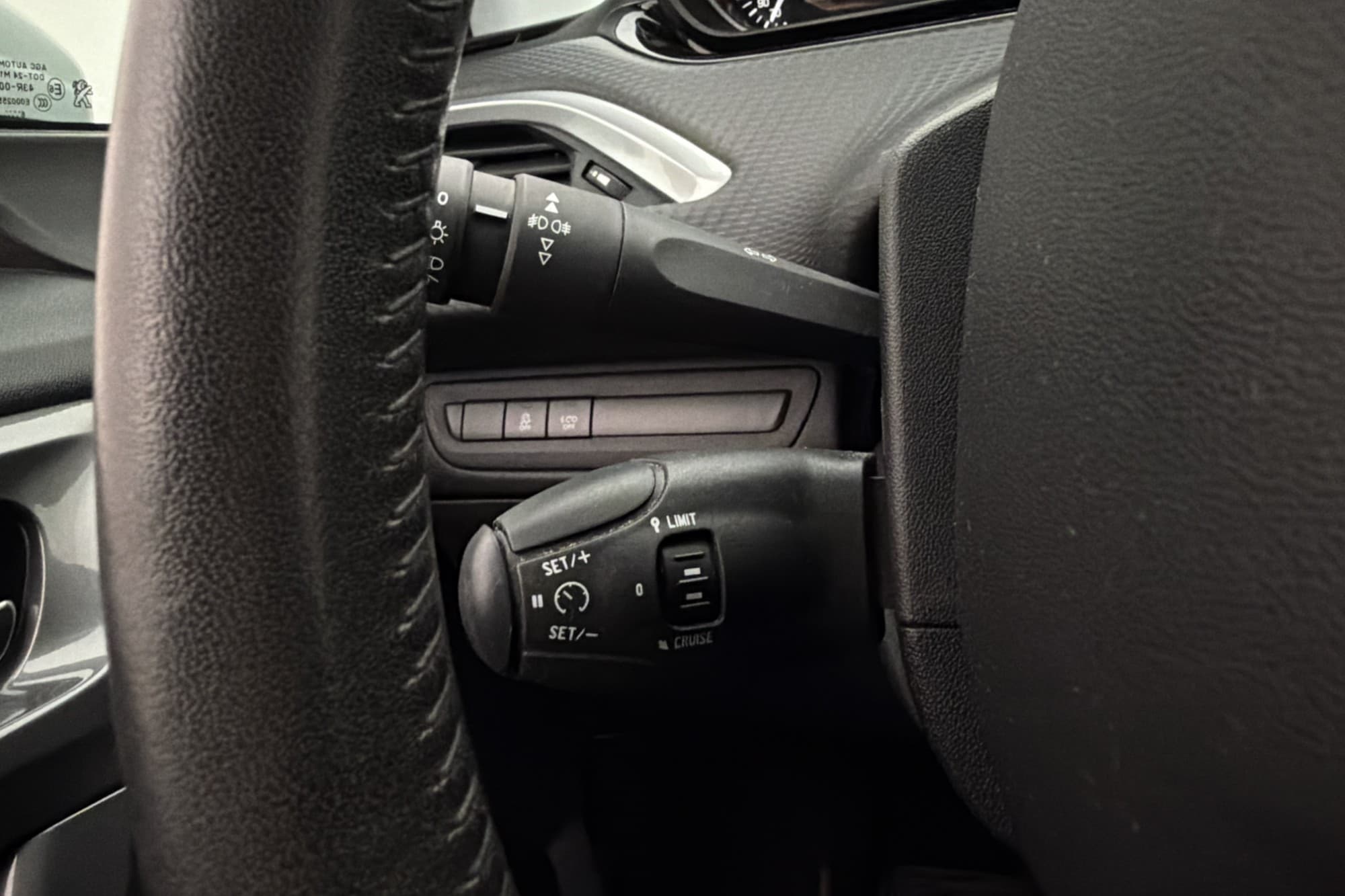 Peugeot 2008 1.2 e-THP 110hk Active Farthållare Bluetooth