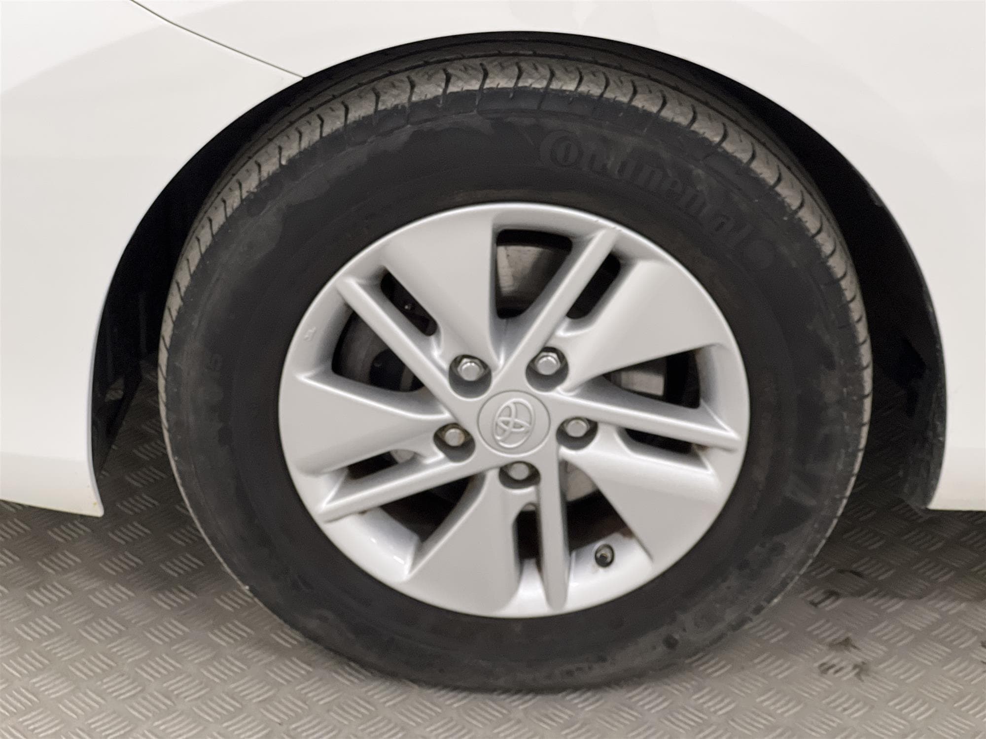 Toyota Auris Hybrid e-CVT 136hk B-Kam 0,37L/mil