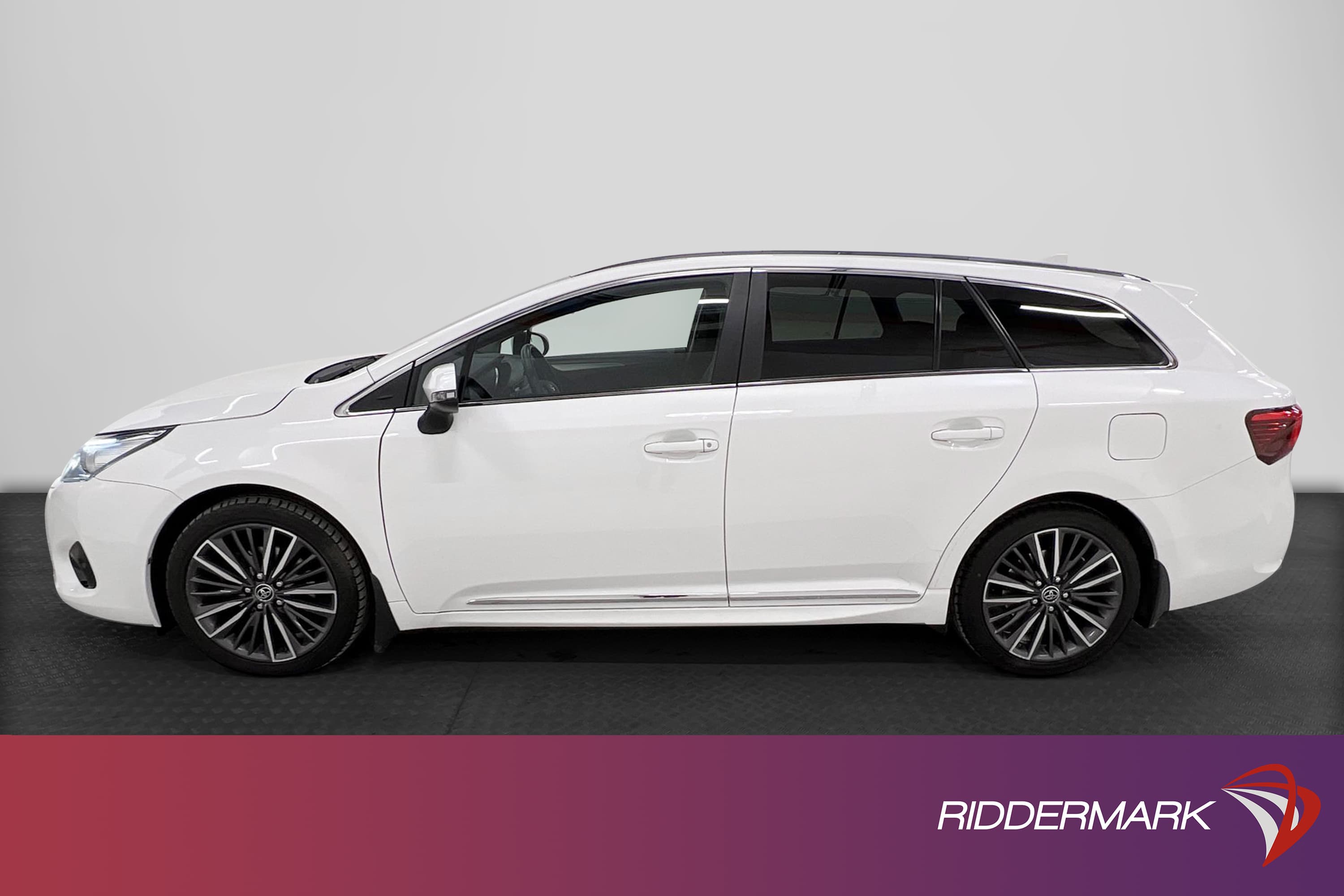 Toyota Avensis 2.0 152hk M&K-Värmare Navi Drag B-Kam Skinn 