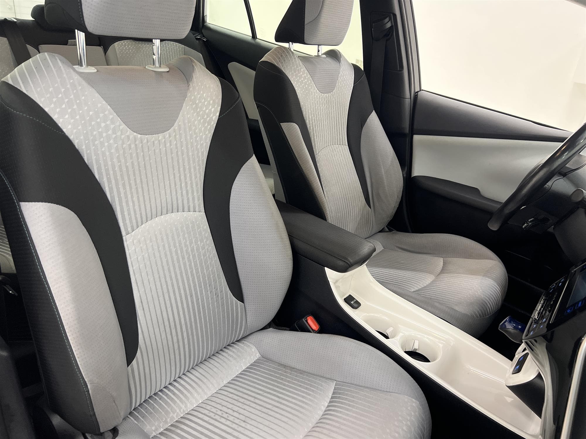 Toyota Prius Hybrid CVT 122hk HUD B-Kam Låg Skatt
