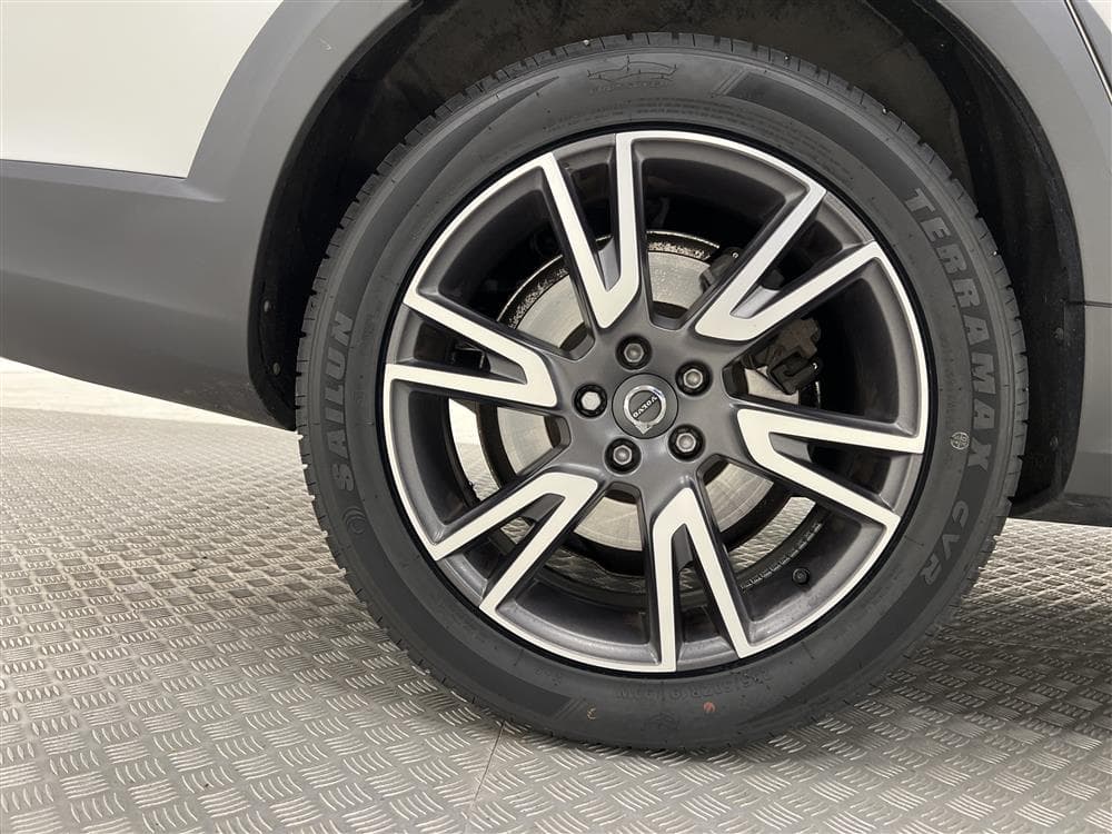 Volvo V90 D4 Cross Country AWD VOC D-värm Pano H/K Bkam Momsinteriör