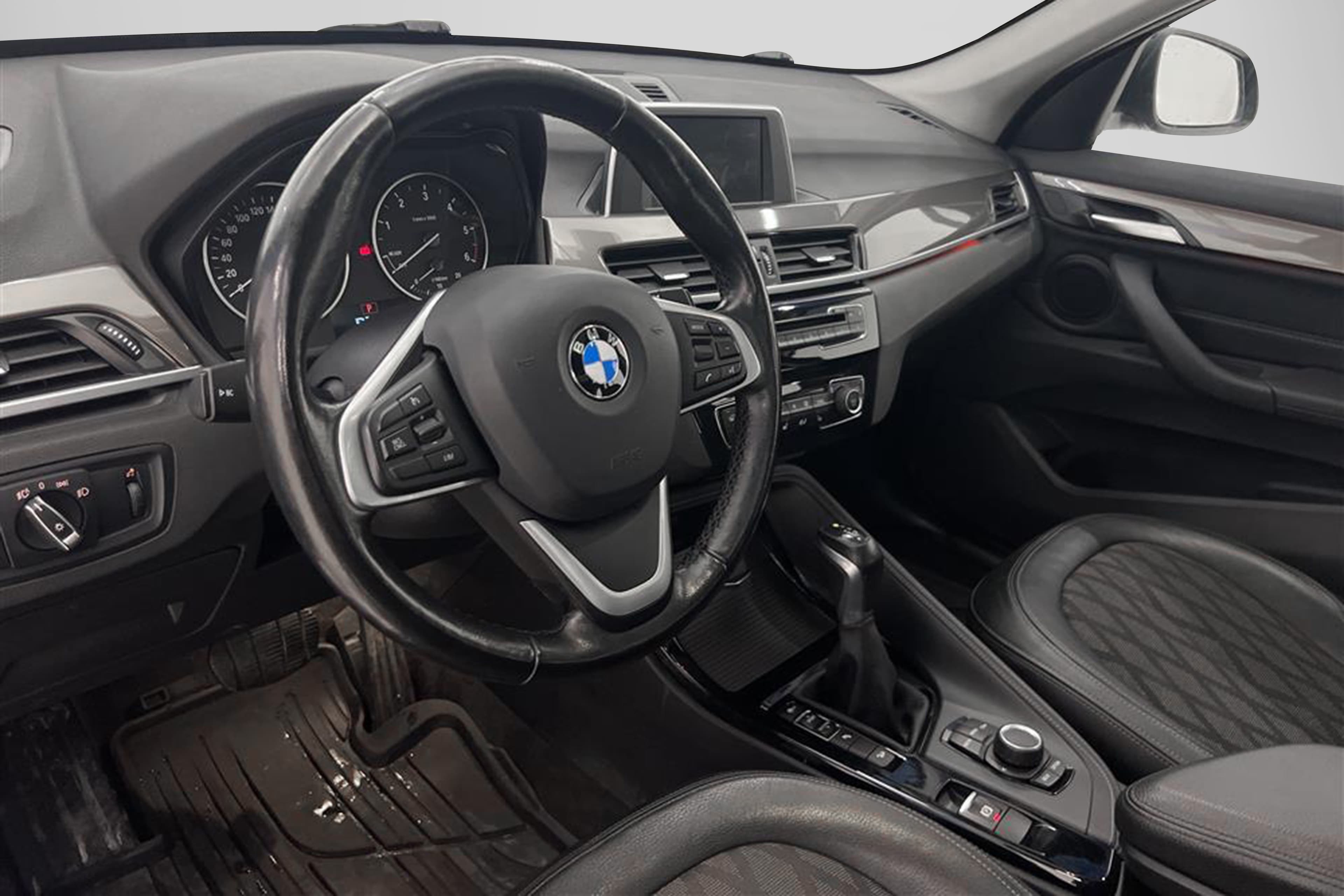 BMW X1 xDrive20d 190hk X-Line Värmare Panorama Keylessinteriör