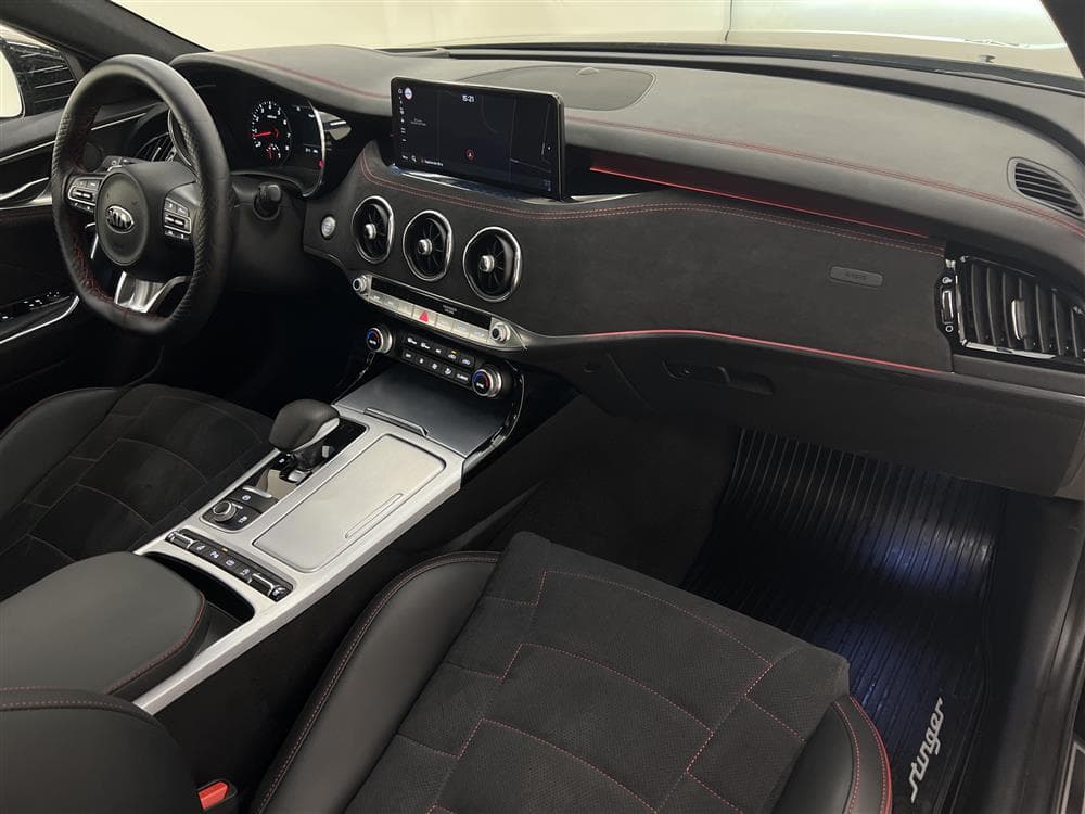 Kia Stinger GT 3.3 T-GDi AWD 370hk Pano H/K HUD 360° Naviinteriör