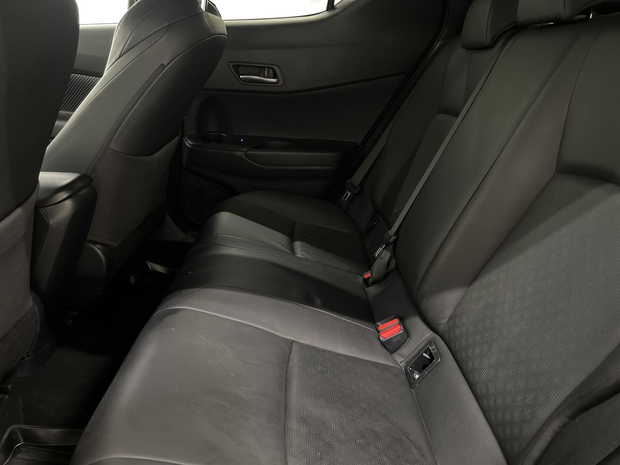 Toyota C-HR Hybrid 122hk JBL B-Kamera Svart Innertak Keyless