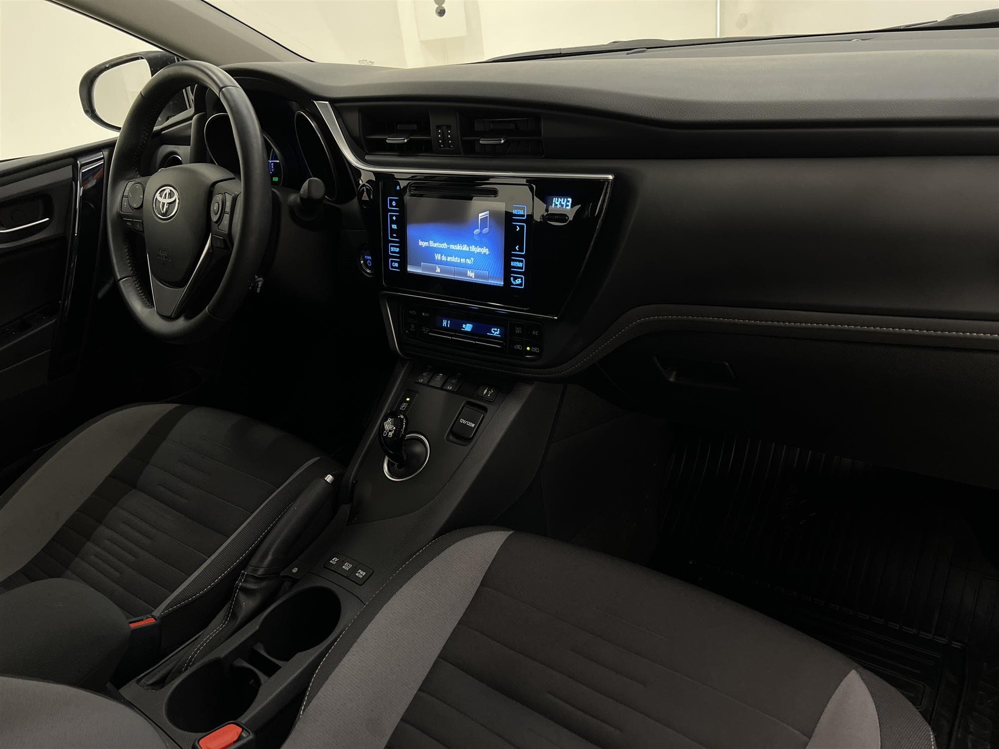Toyota Auris Hybrid e-CVT 136hk B-Kam Låg Skatt 0,36L/mil