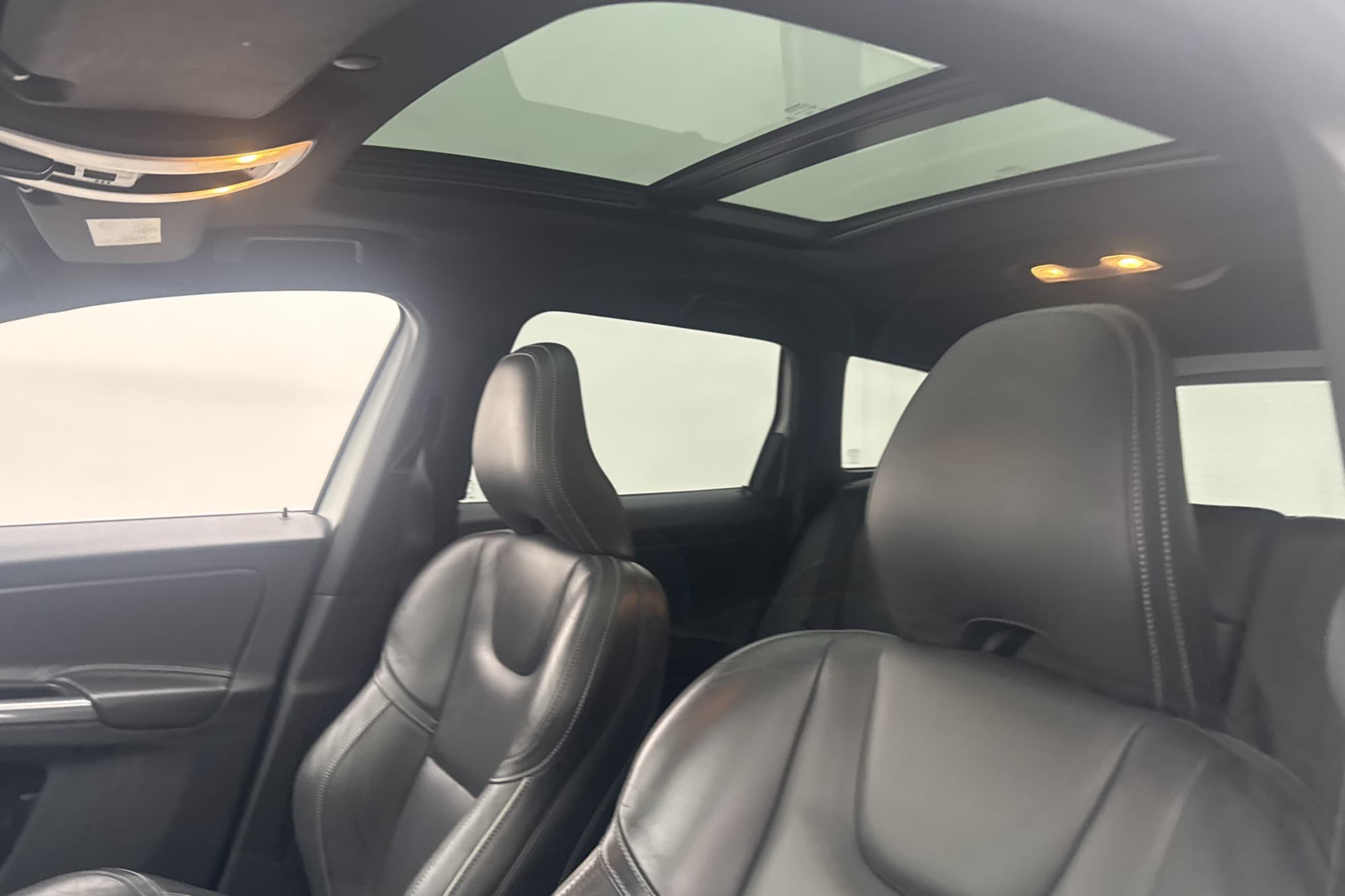 Volvo XC60 D4 AWD R-Design VOC Pano Värmare Skinn BLIS Drag