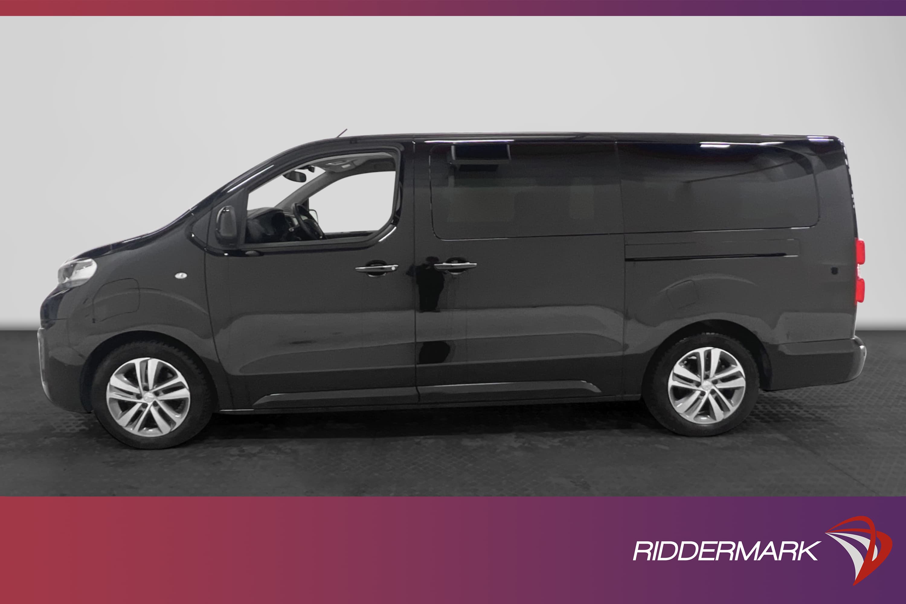 Peugeot e-Traveller
