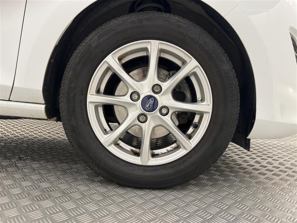 Ford Fiesta 1.0T EcoBoost 100hk Sensorer Carplay 0,52l/milinteriör