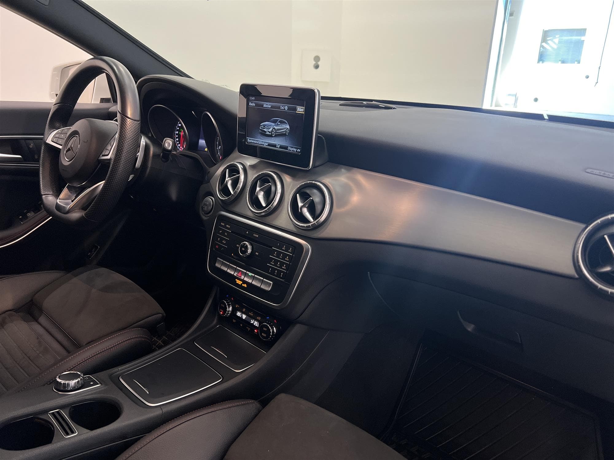 Mercedes-Benz CLA 180 122hk SB AMG Sport Panorama B-Kamera 