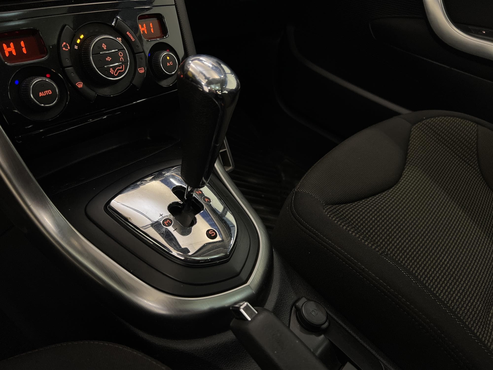 Peugeot 308 1.6 e-HDi 111hk Panorama M&K-Värmare Dragkrok