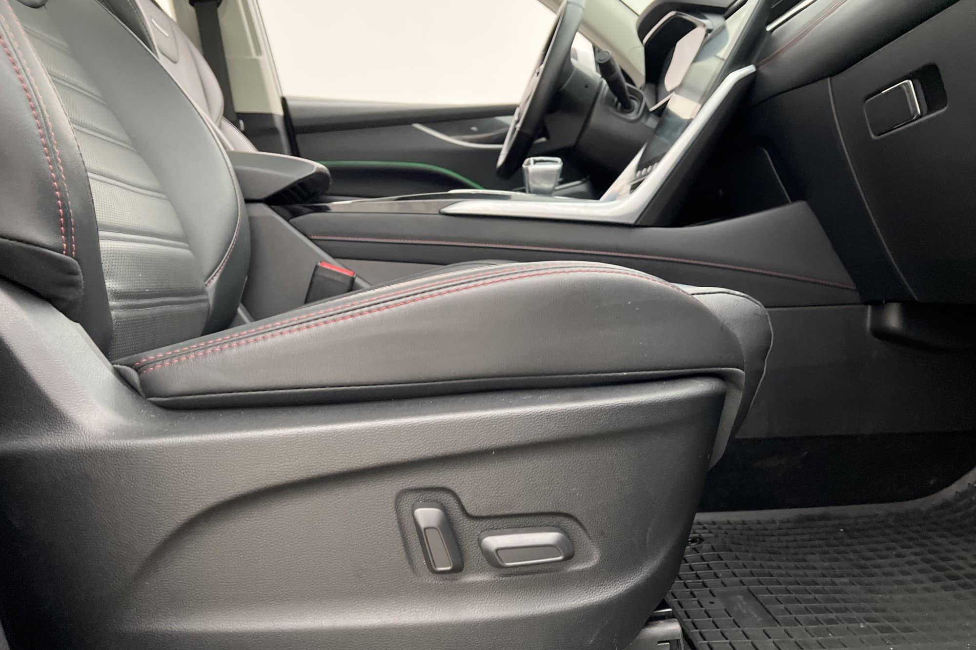 Maxus Euniq 6 70 kWh 177hk Pano 360° Skinn Elstolar CarPlay