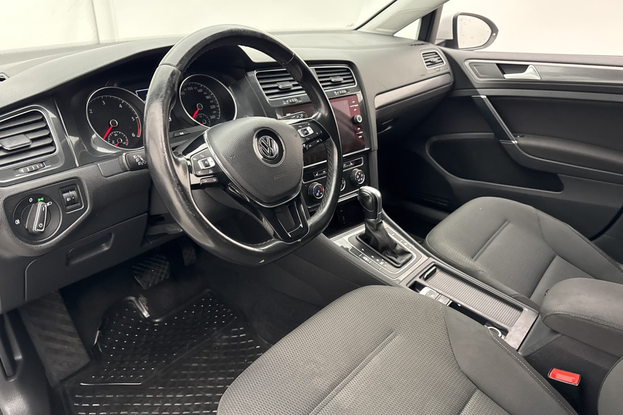 Volkswagen Golf SC TDI 116hk Style M&K-Värmare Sensorer Navi