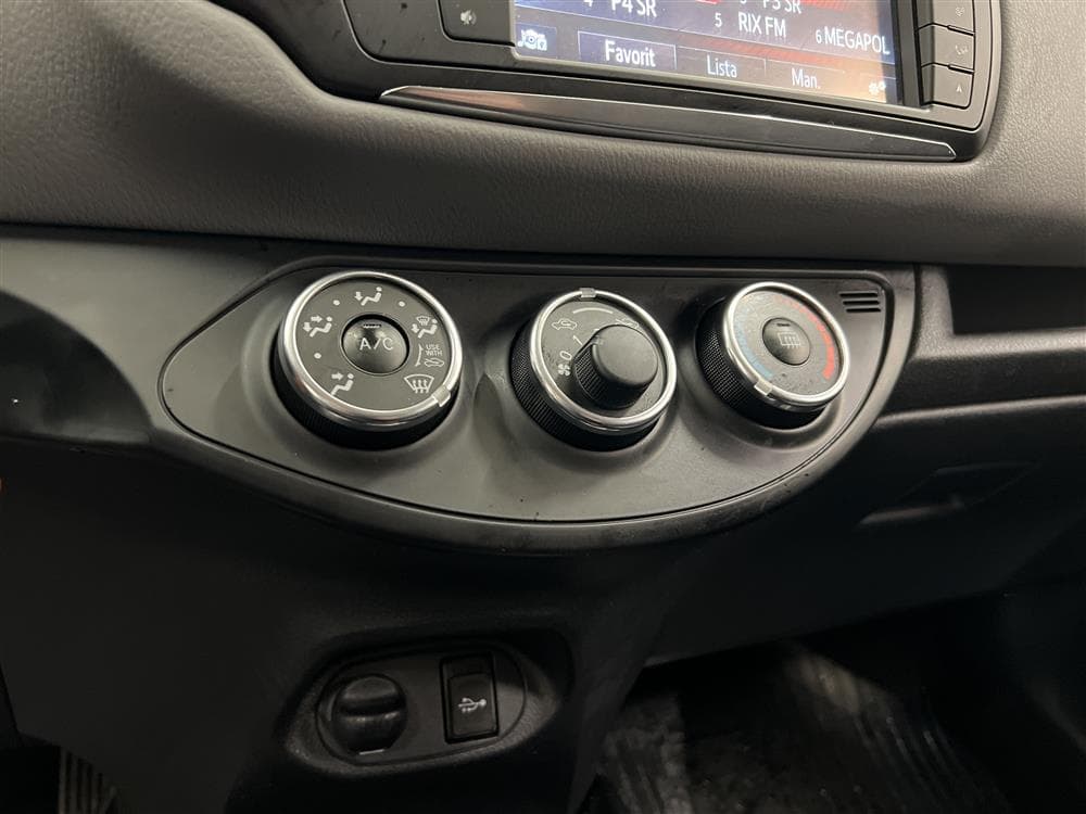 Toyota Yaris 1.33 100hk B-Kam Nyserv Låg Skatt 0,42L/mil