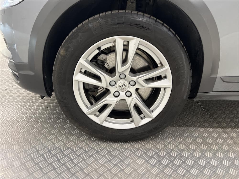 Volvo V90 D4 Cross Country AWD 190hk VOC Värmare Kamera Draginteriör