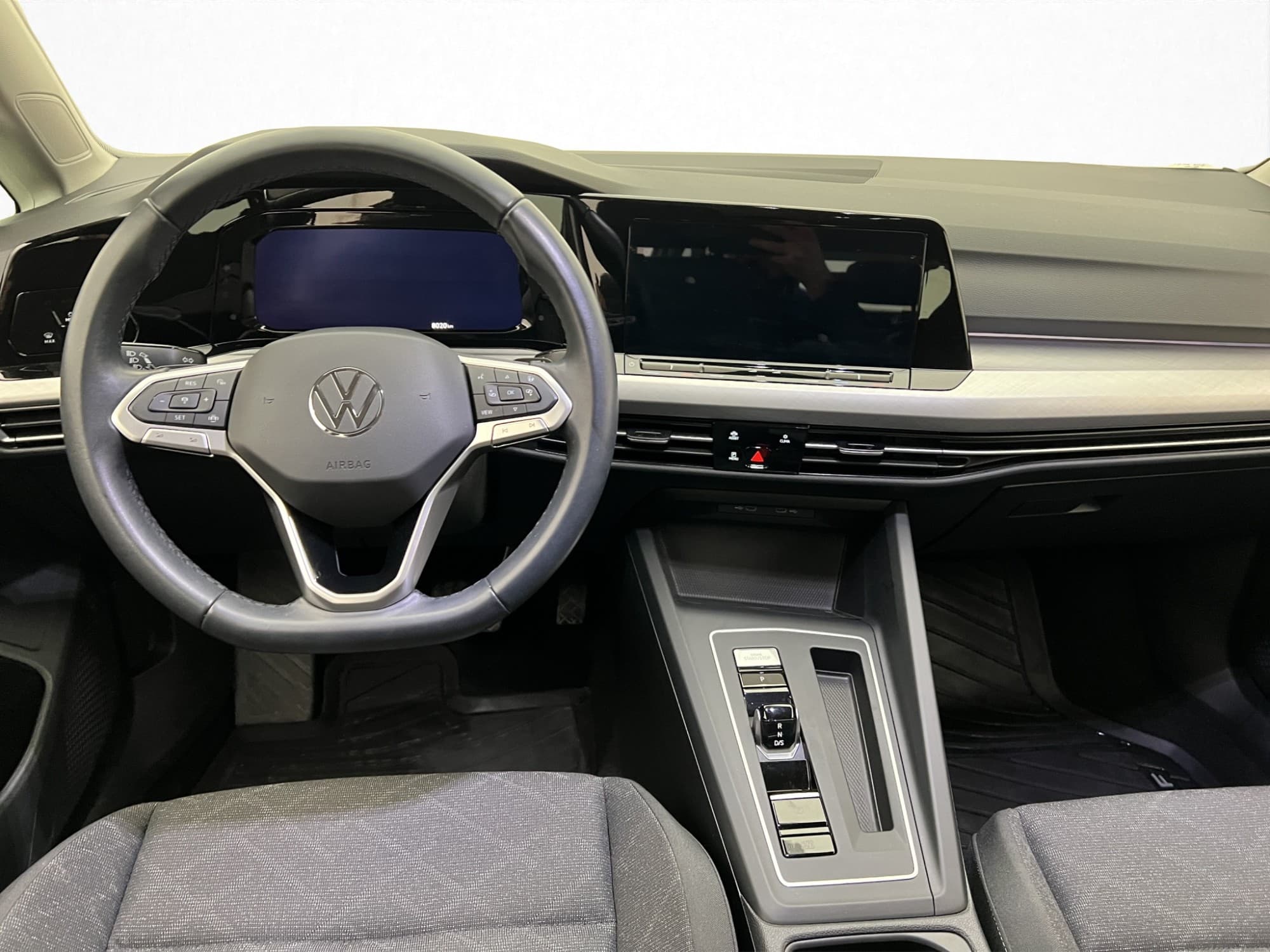 Volkswagen Golf SC TGI CarPlay Värmare Sensorer Ambient MOMS