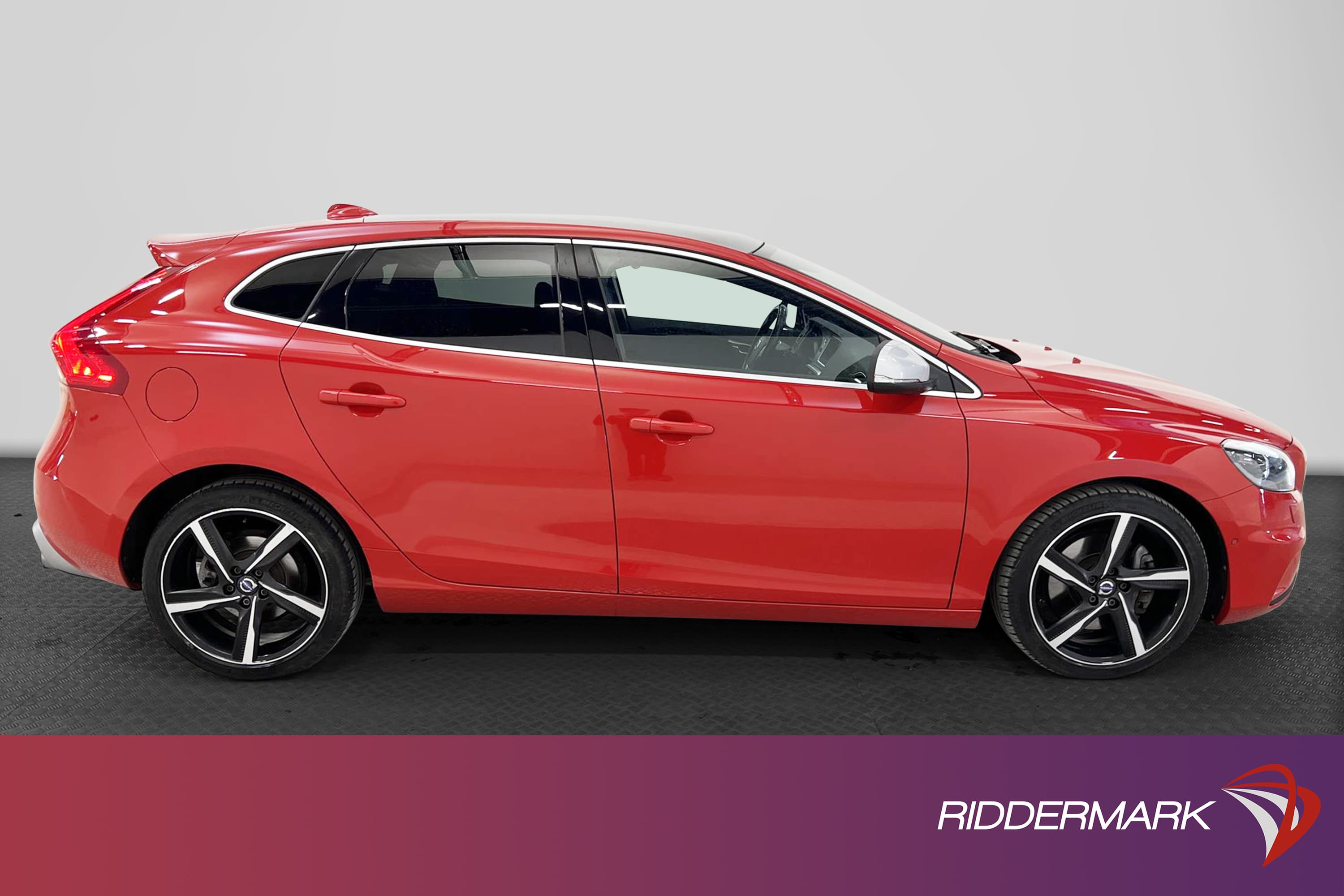 Volvo V40 D4 R-Design VOC Värmare Panorama Skinn Kamera