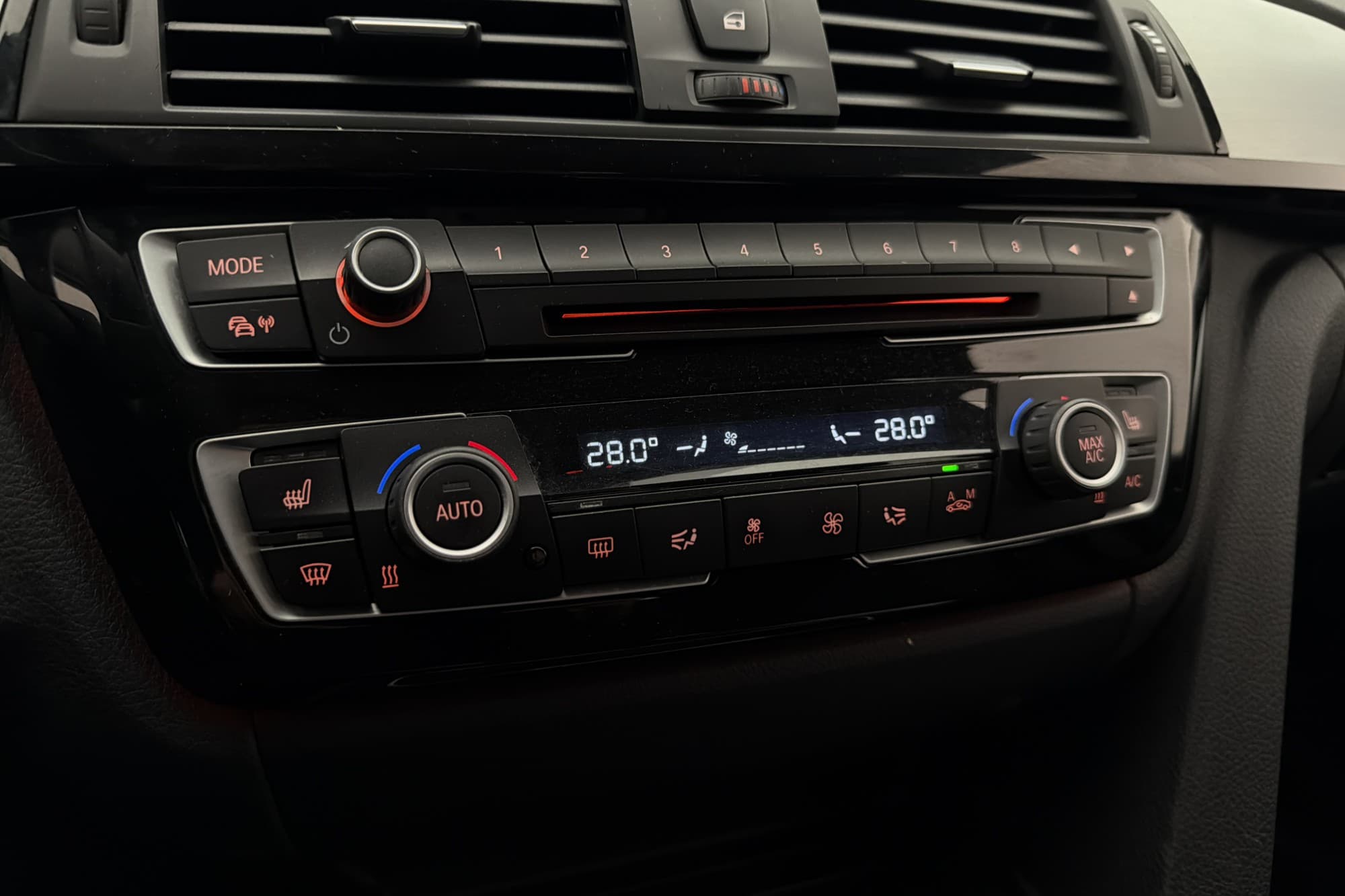 BMW 318 d xDrive Sport line Keyless LED Sportstolar Drag 