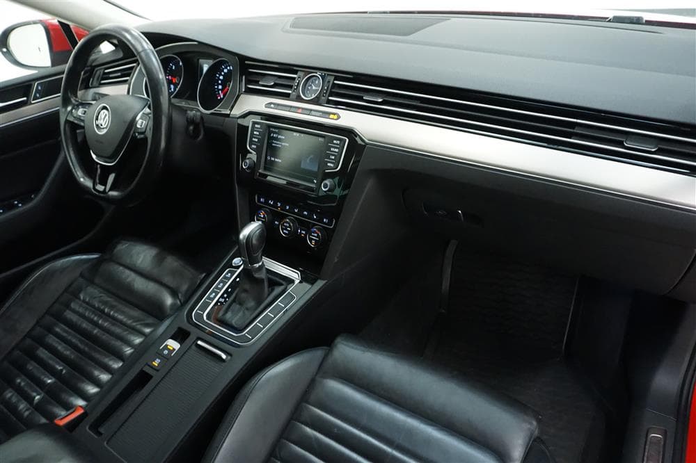 VW Passat 2.0 TDI SC Eu6 190hk Executive B-Kamera Drag Skinninteriör