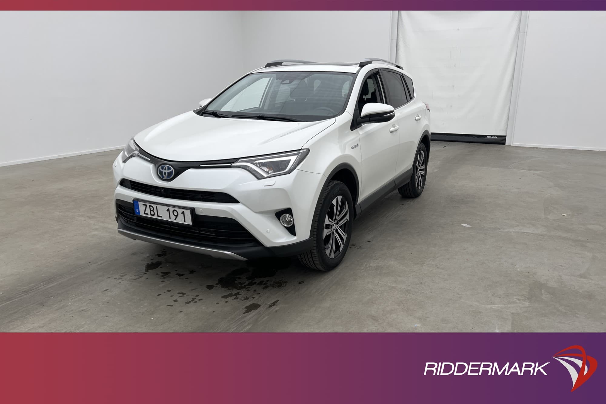 Toyota RAV4 Hybrid AWD 197hk Executive Taklucka Kamera Drag
