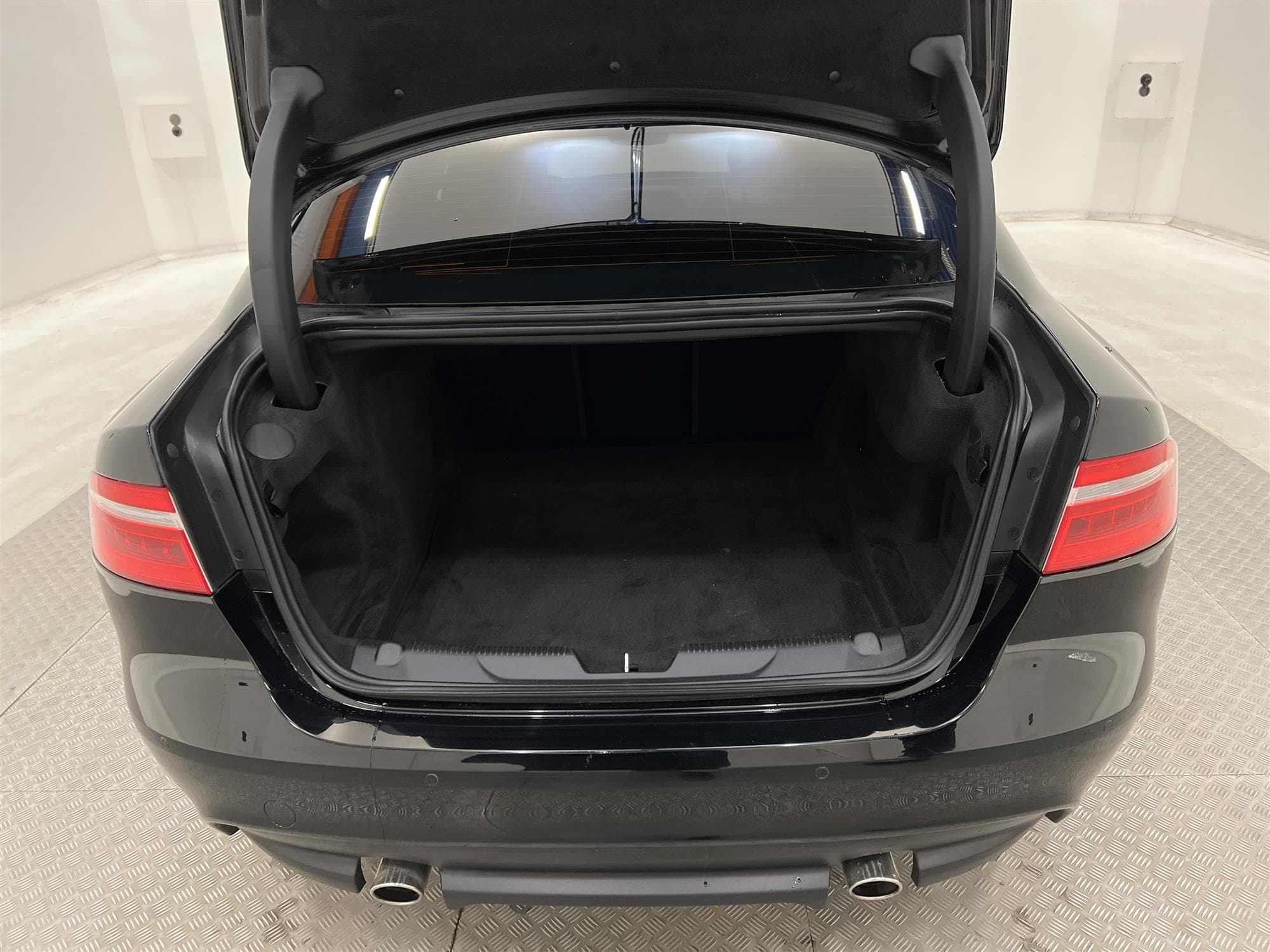 Jaguar  XE 20t 200hk R-Sport Carplay Navi B-Kam Låg Skatt